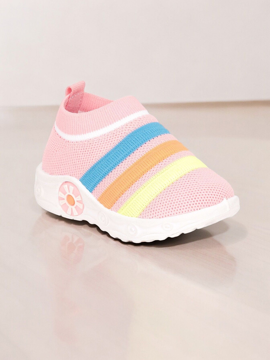 

Lil Lollipop Kids Round Toe Musical Chu Chu Sneakers, Pink