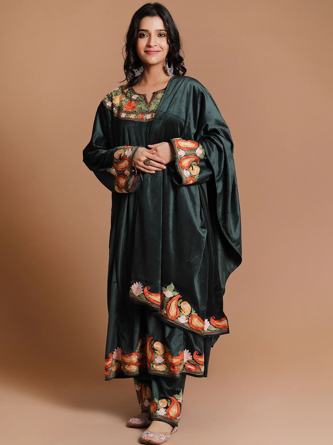 

TJORI Floral Embroidered Thread Work Pure Wool Straight Kurta With Trousers & Dupatta, Green