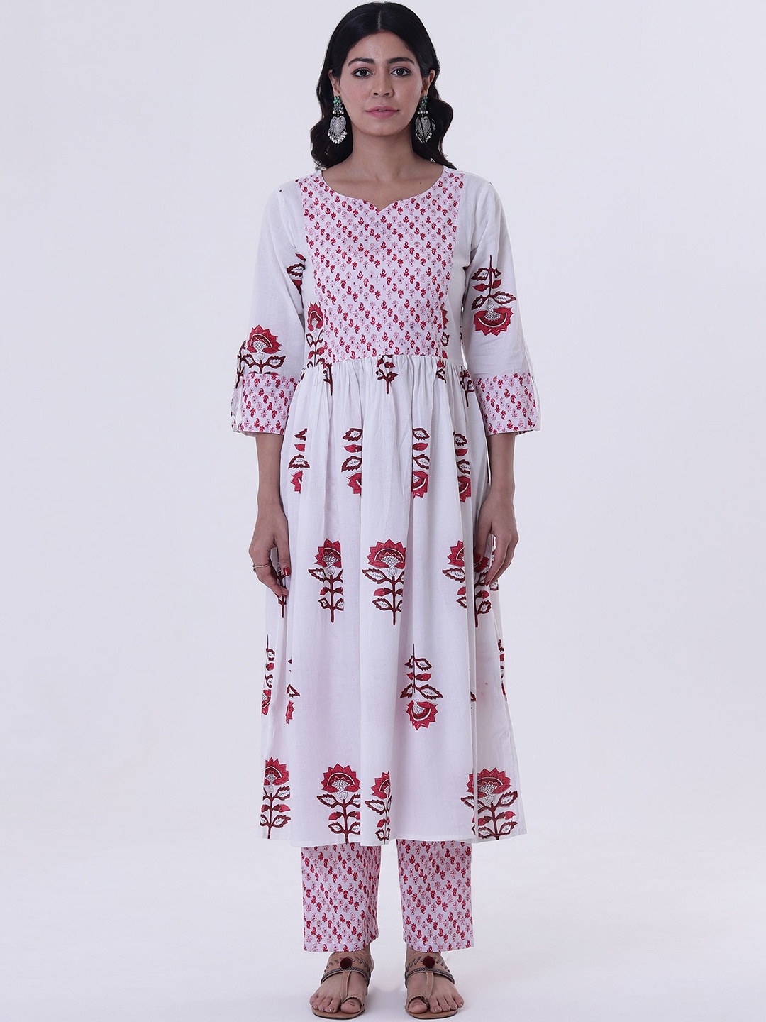 

TJORI Sweetheart Neck Floral Printed Pure Cotton Straight Kurta Set, White