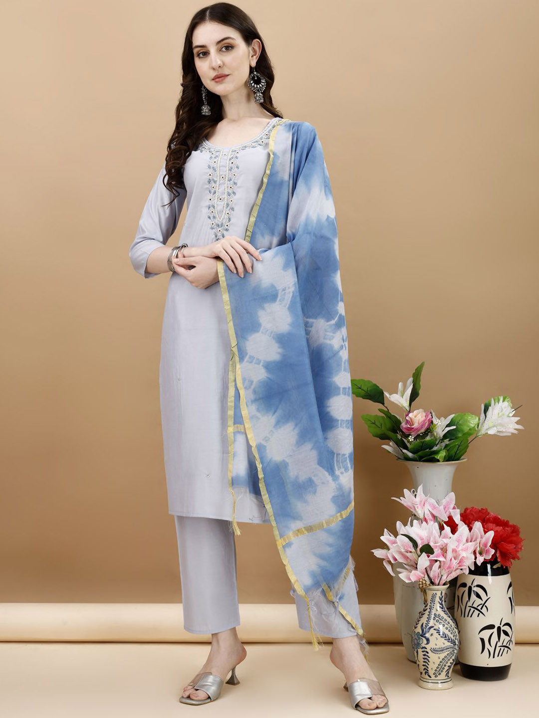 

SAPTRANGI Floral Embroidered Regular Straight Kurta with Trousers & With Dupatta, Blue