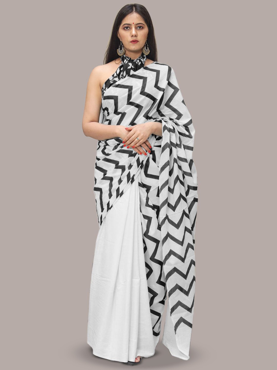 

BUTA BUTI Women Geometric Pure Cotton Half and Half Saree, Black