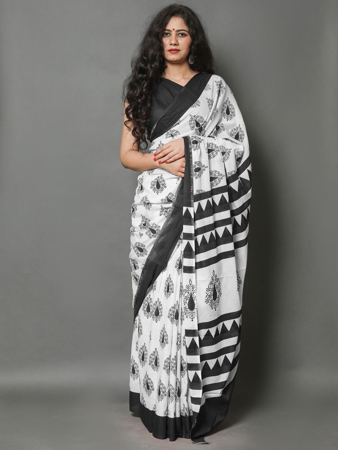 

BUTA BUTI Ethnic Motifs Pure Cotton Saree, Black