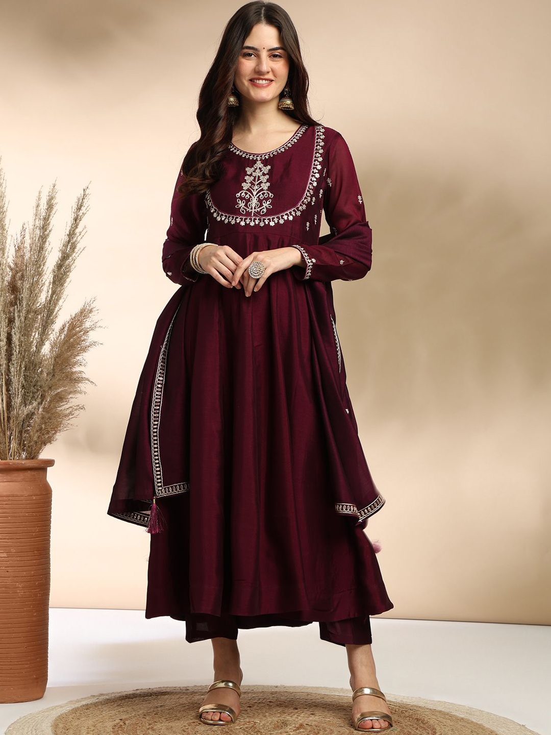 

J Turritopsis Ethnic Motifs Embroidered Empire Sequinned Kurta with Trousers & Dupatta, Magenta