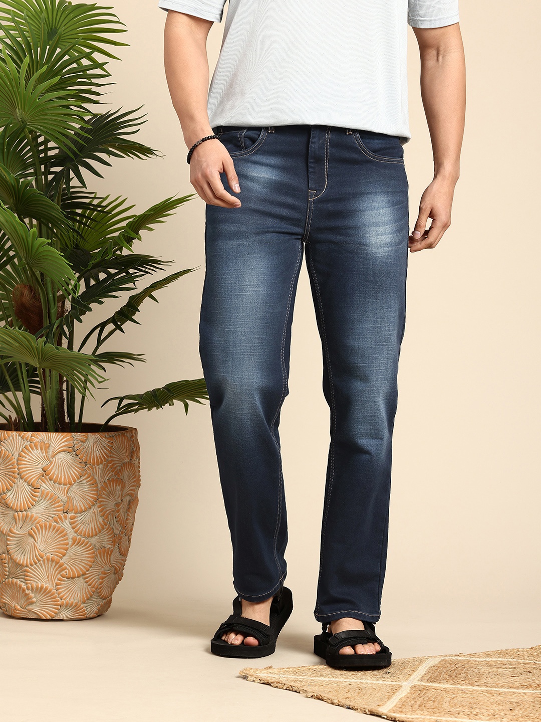 

Mast & Harbour Men Straight Fit High-Rise Light Fade Stretchable Jeans, Navy blue