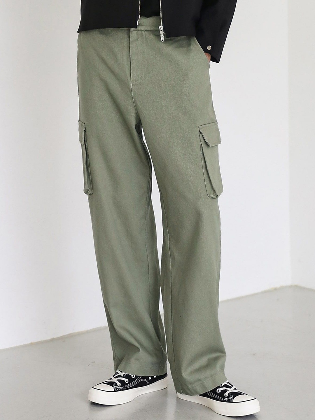 

Kotty Men Relaxed Low-Rise Easy Wash Cargos Trousers, Green