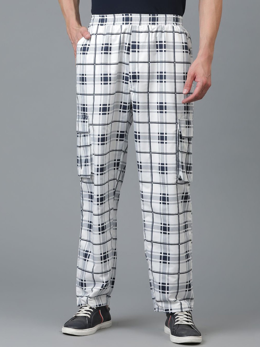 

Kotty Men Checked Relaxed Low-Rise Easy Wash Cargo Trousers, White