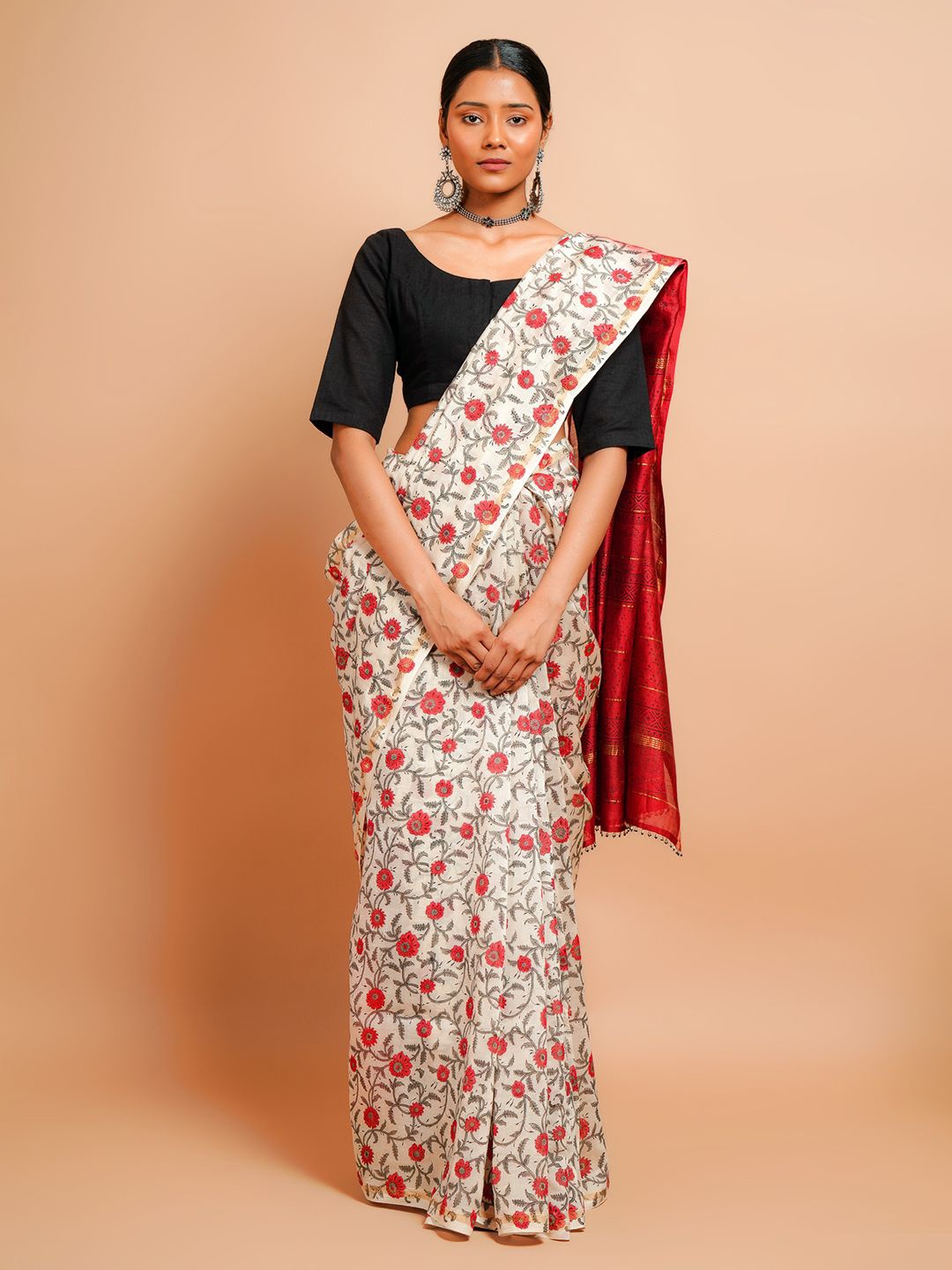 

Taavi Floral Printed Saree With Blouse Piece, White