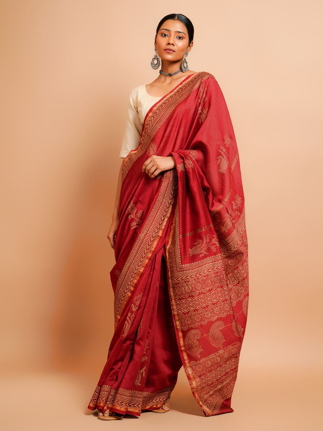 

Taavi Printed Saree With Blouse Piece, Red