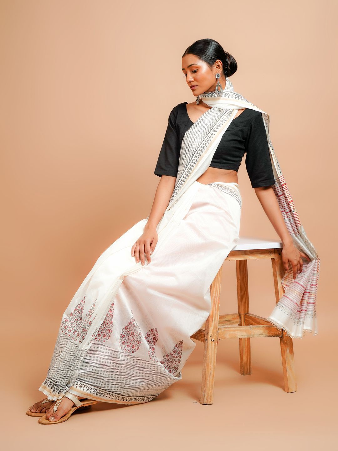 

Taavi Printed Detail Saree With Blouse Piece, White