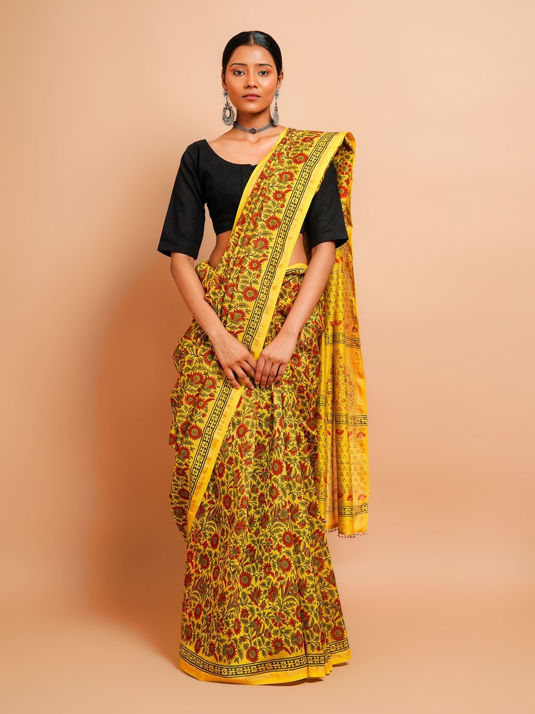 

Taavi Floral Printed Sarees With Blouse Piece, Yellow