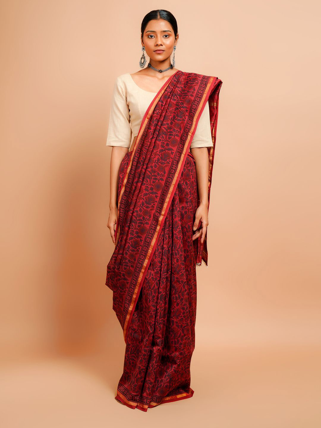 

Taavi Printed Saree With Blouse Piece, Red