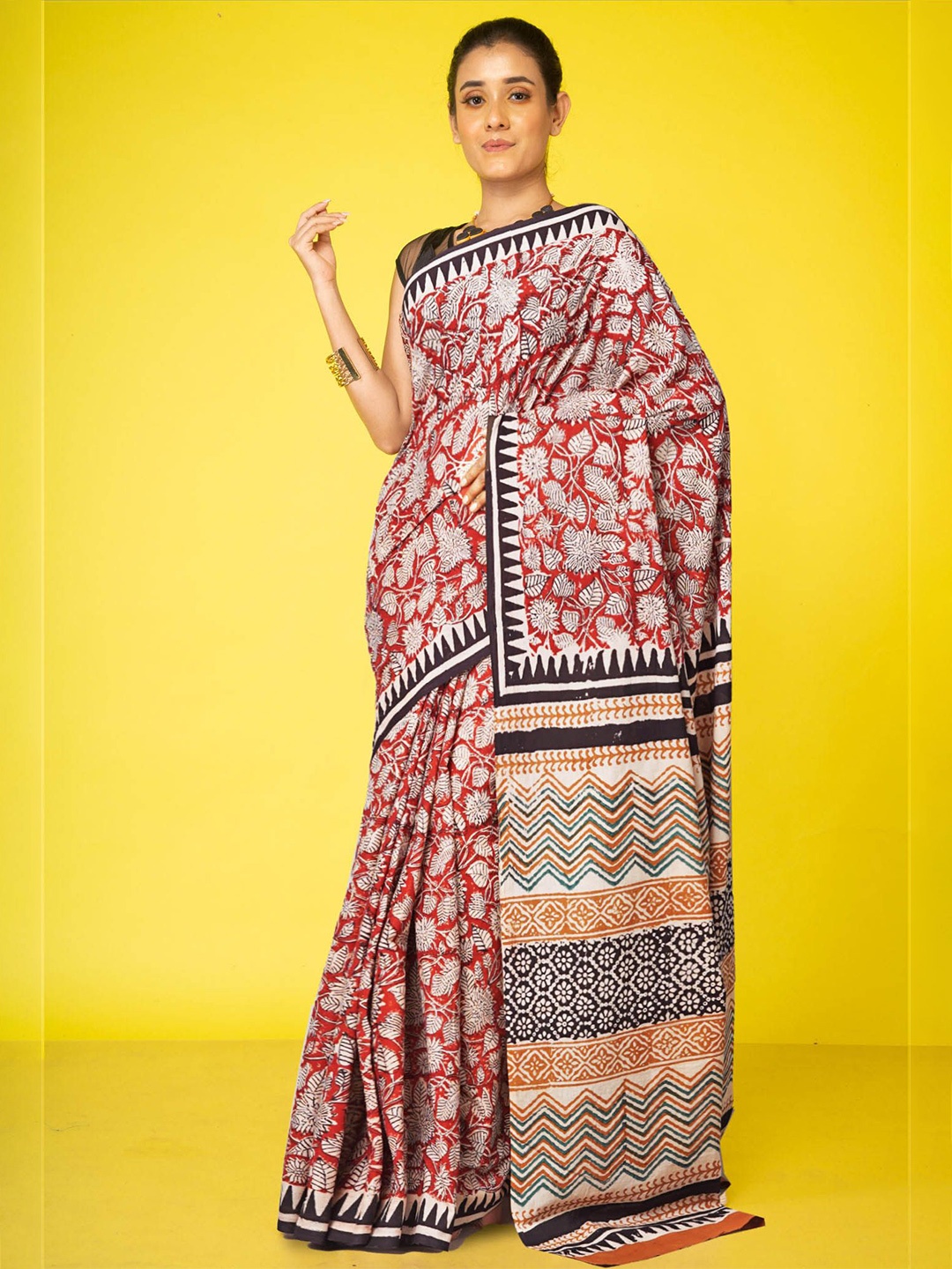 

Unnati Silks Floral Pure Cotton Handloom Bagru Saree, Red
