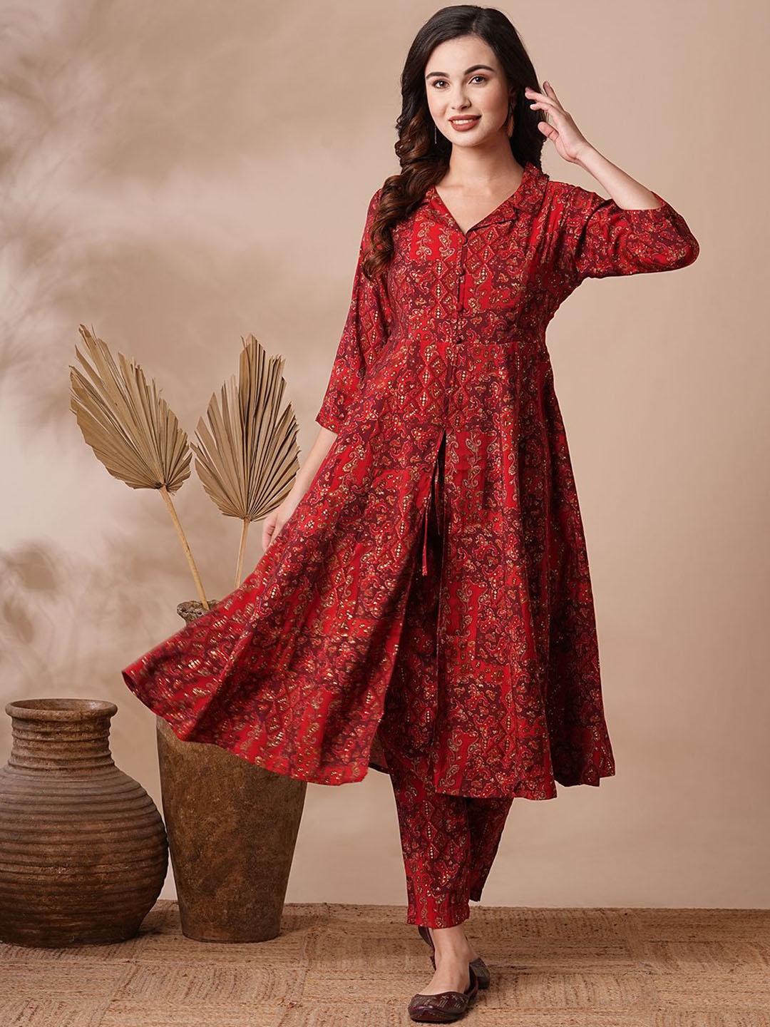 

FASHORFloral Printed Shirt Collar Panelled Anarkali Kurta With Trousers, Red