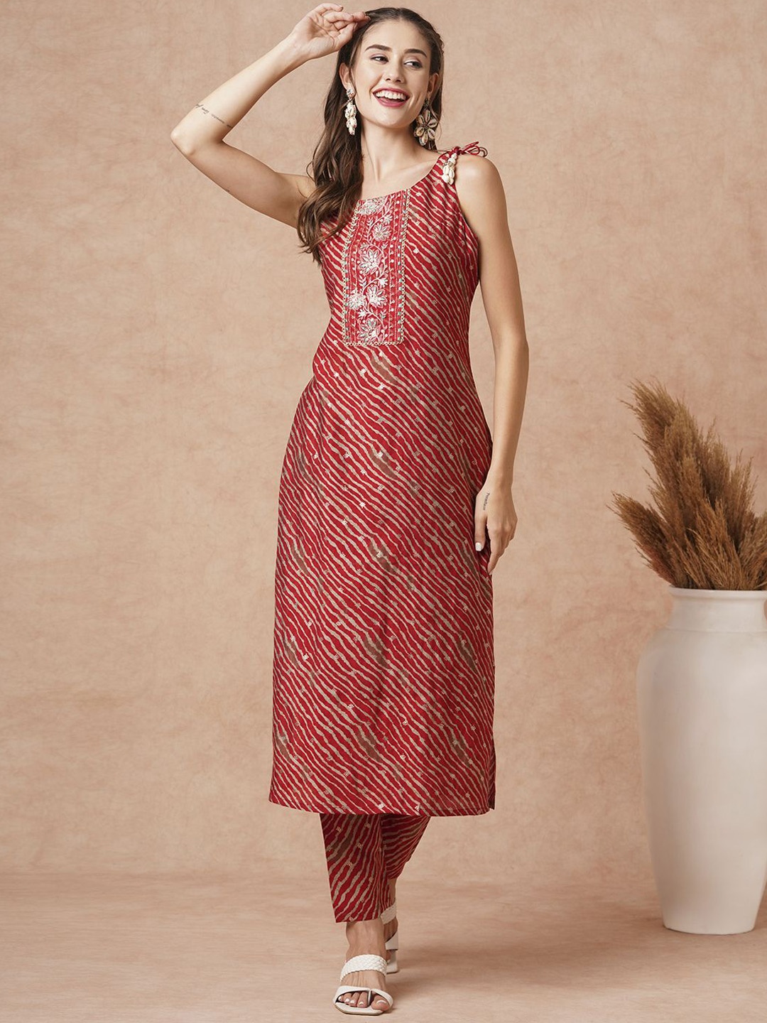 

FASHOR Leheriya Printed Round Neck Regular Sequinned Straight Kurta With Trousers, Red