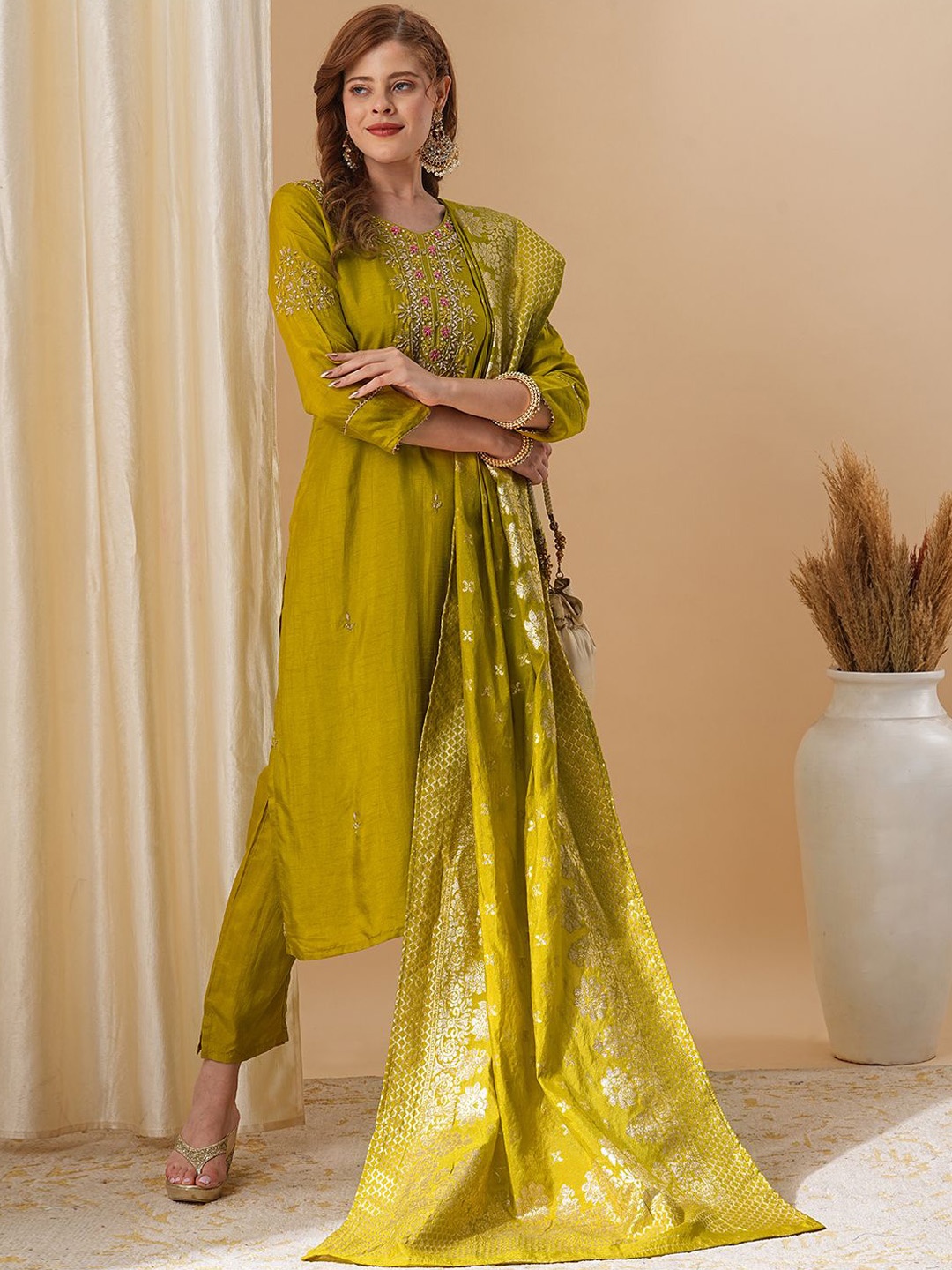 

FASHOR Floral Embroidered Zardozi Straight Kurta With Trousers & Dupatta, Green
