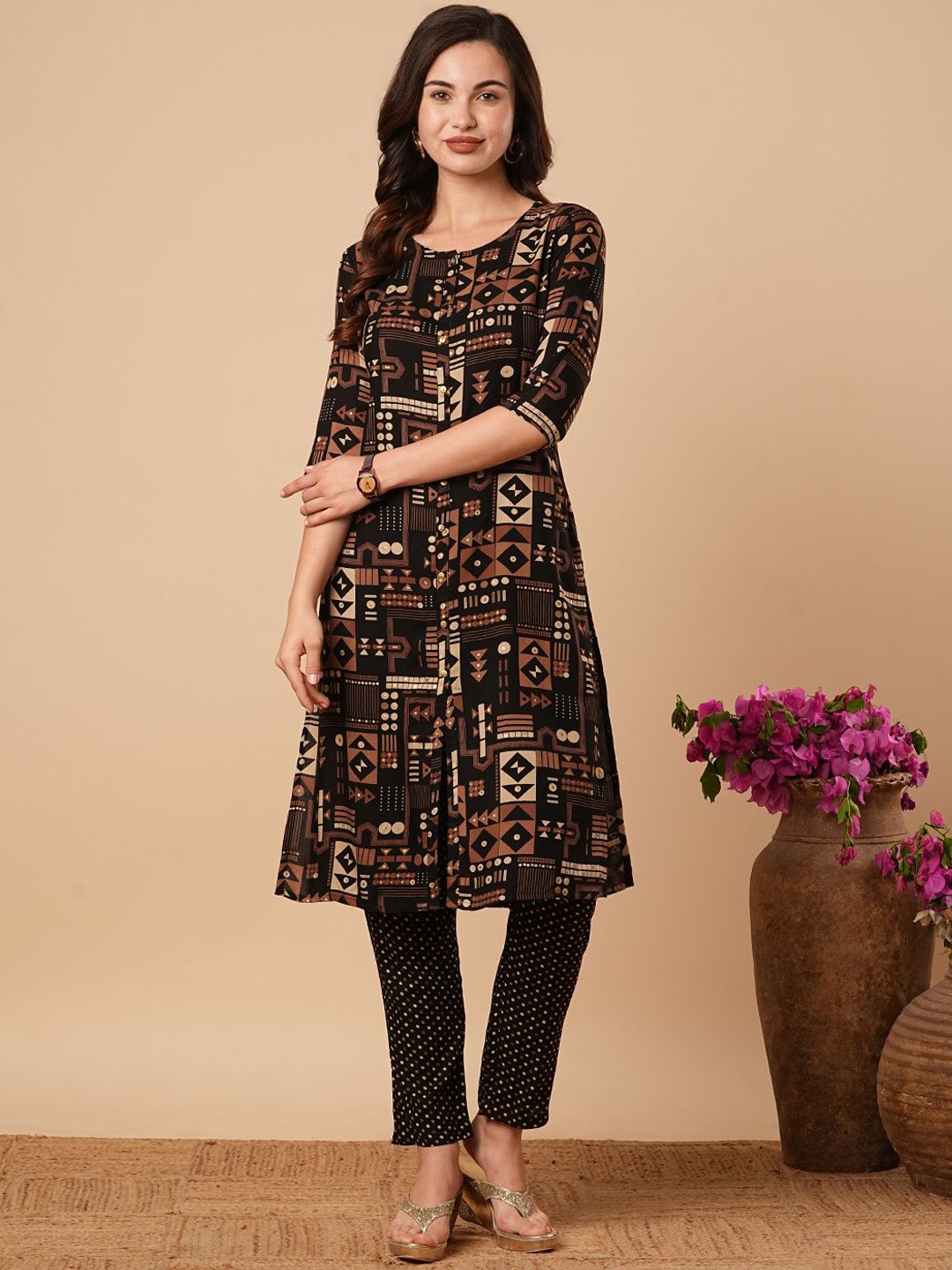 

FASHOR Geometric Printed Round Neck Straight Kurta with Trousers, Black