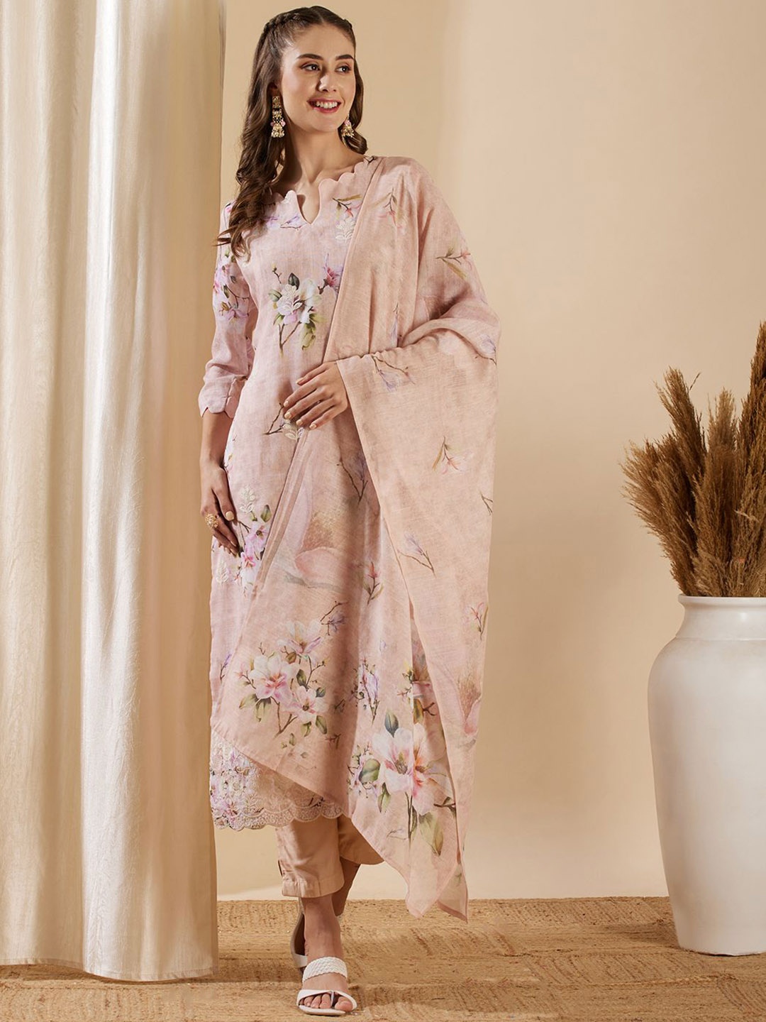 

FASHOR Floral Printed V-neck Regular Straight Kurta With Trousers & Dupatta, Pink