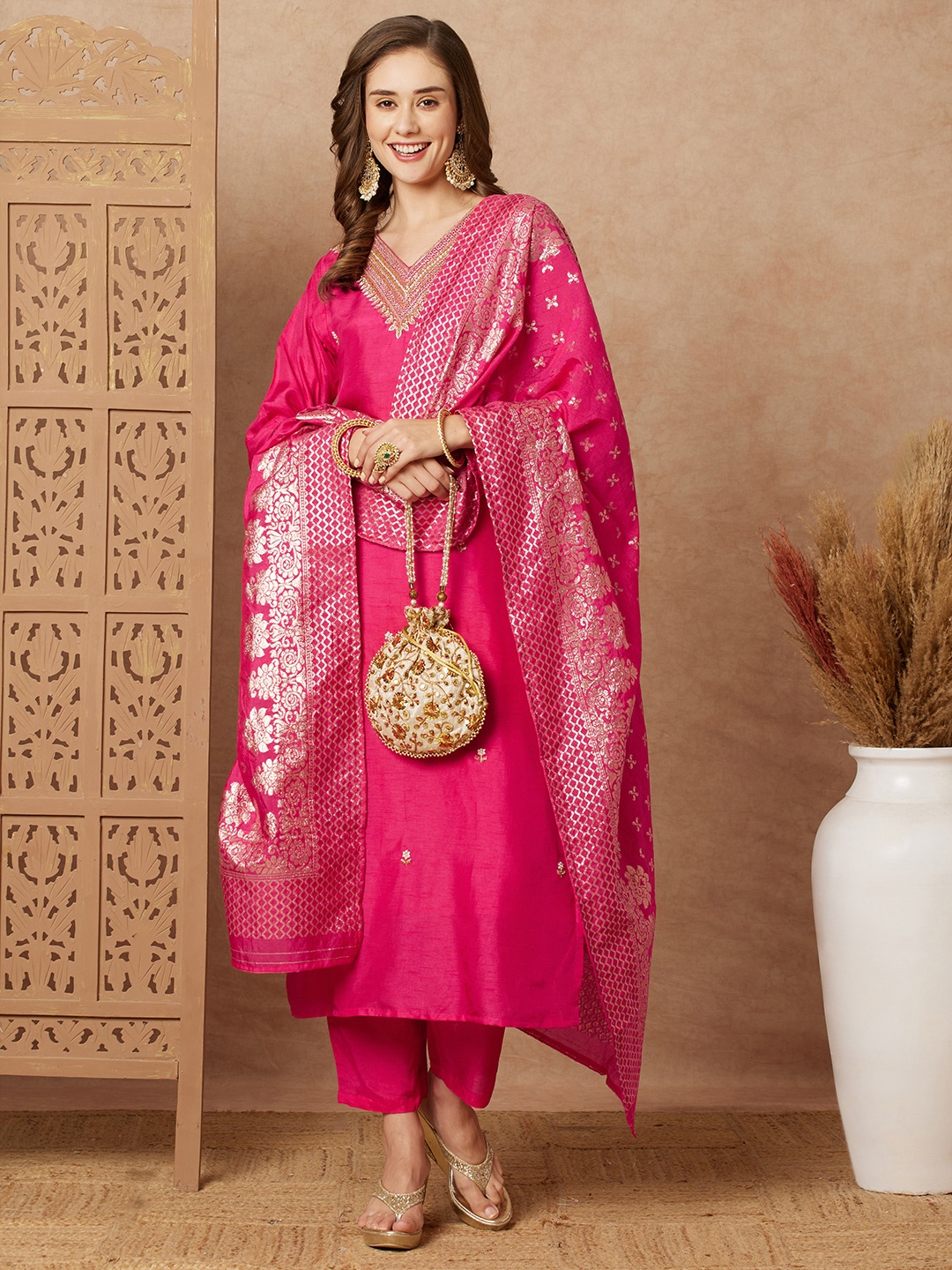 

FASHOR Floral Embroidered Straight Zardozi Kurta with Trousers & Dupatta, Pink