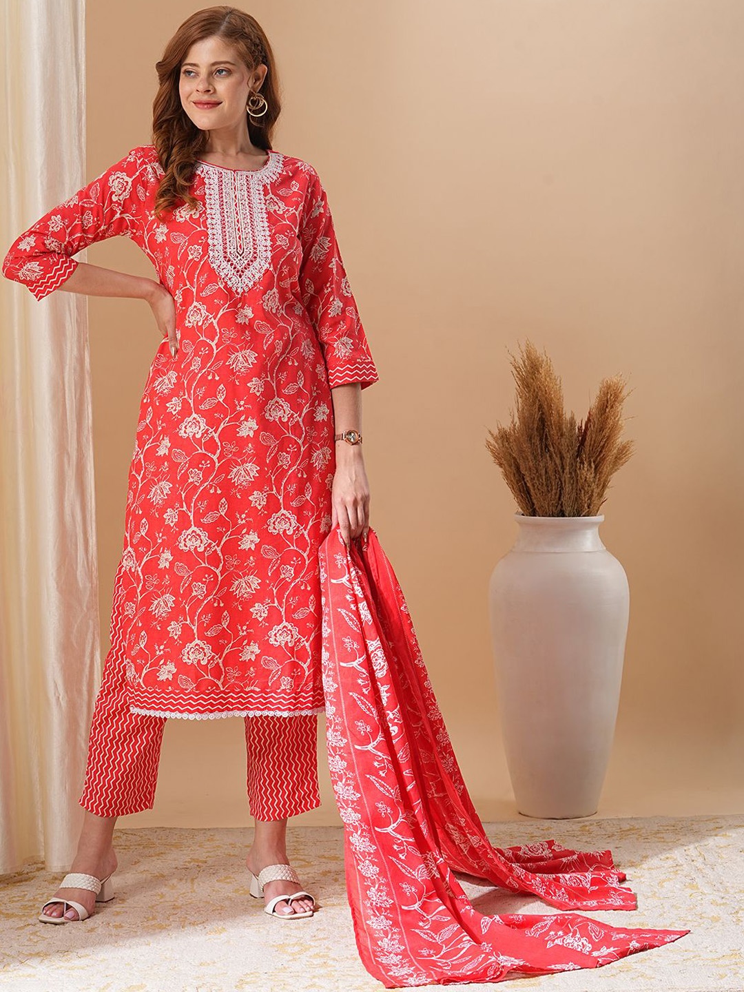 

FASHOR Floral Printed Straight Pure Cotton Kurta with Trousers & Dupatta, Red