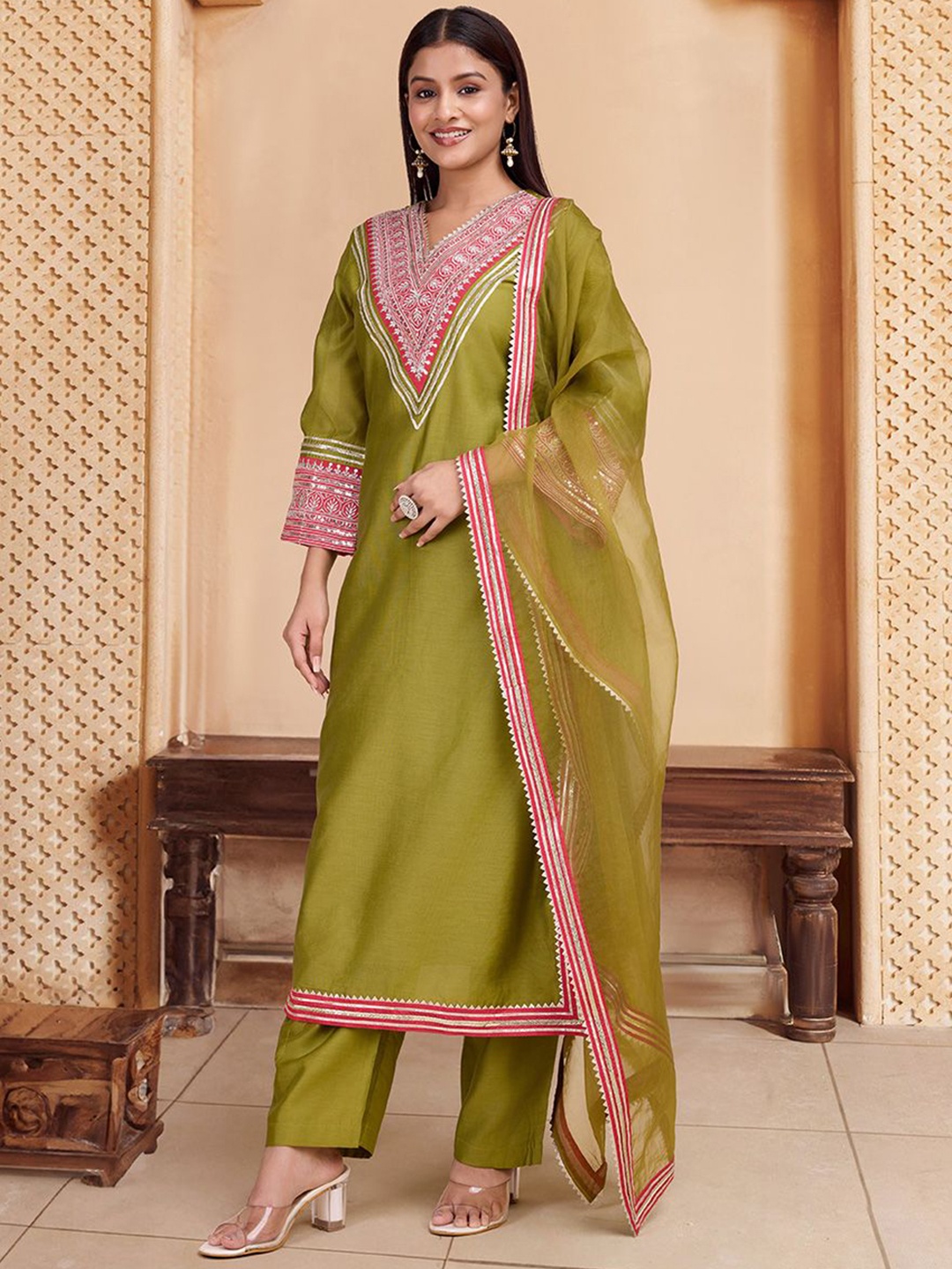

House of Pataudi Floral Embroidered Straight Kurta With Trouser & Dupatta, Green
