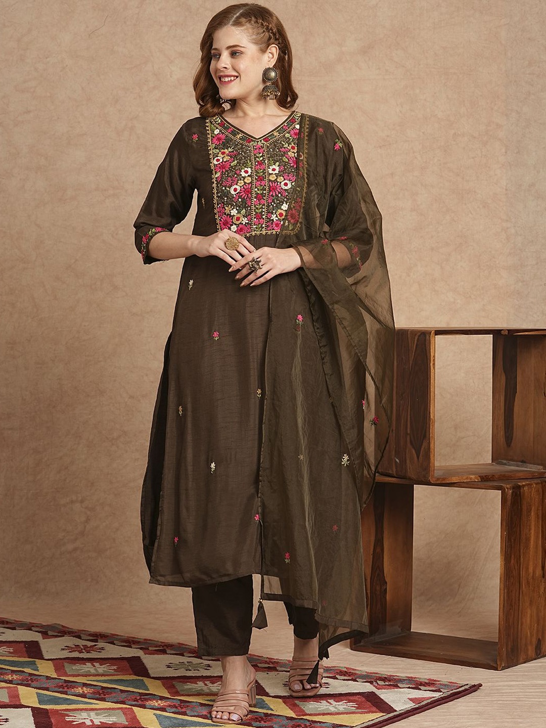 

FASHOR Floral Embroidered V-Neck Sequinned Straight Kurta With Trousers & Dupatta, Olive