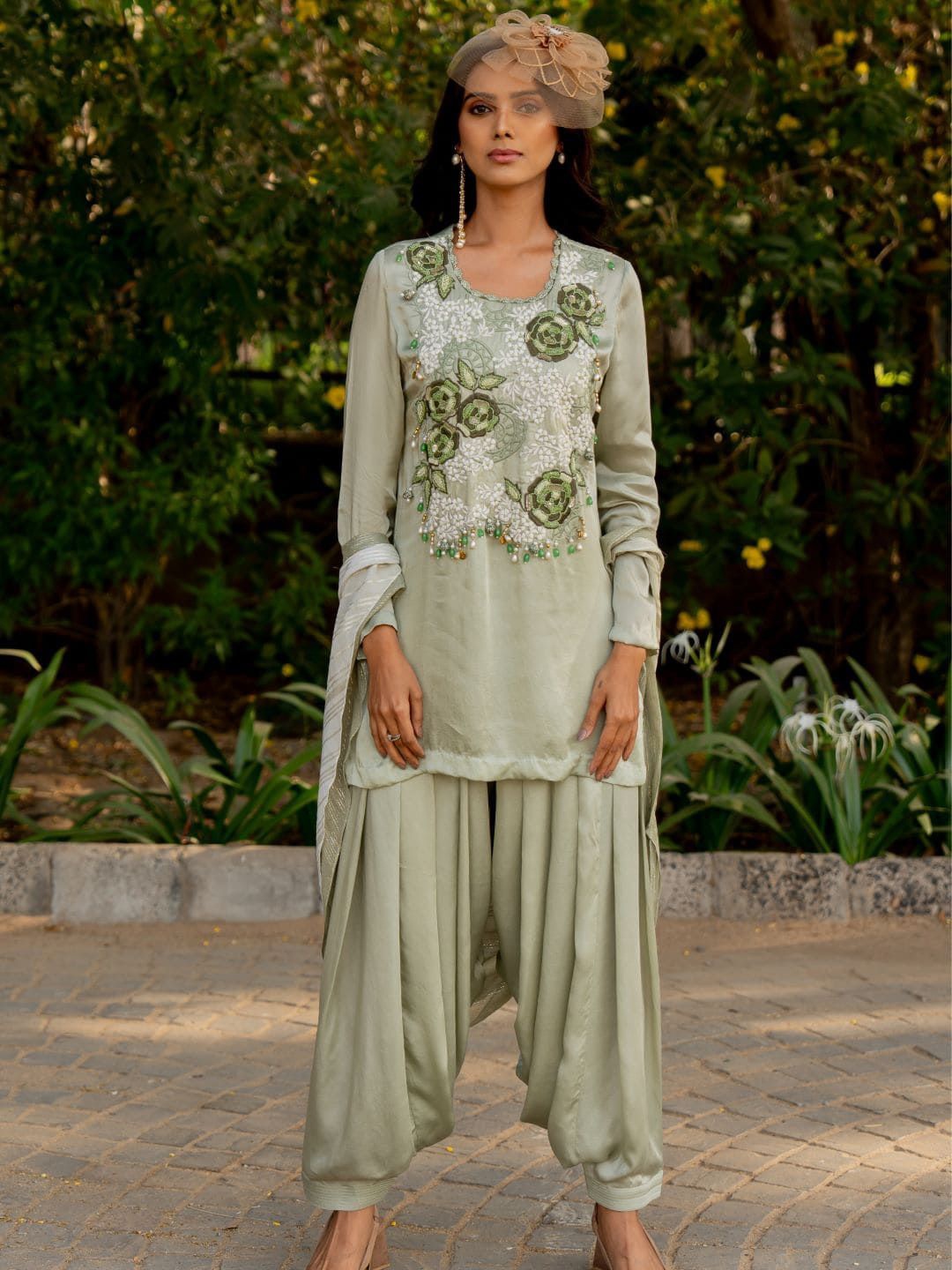 

Nikita Vishakha Floral Embroidered Straight Kurti with Salwar & Stole, Green