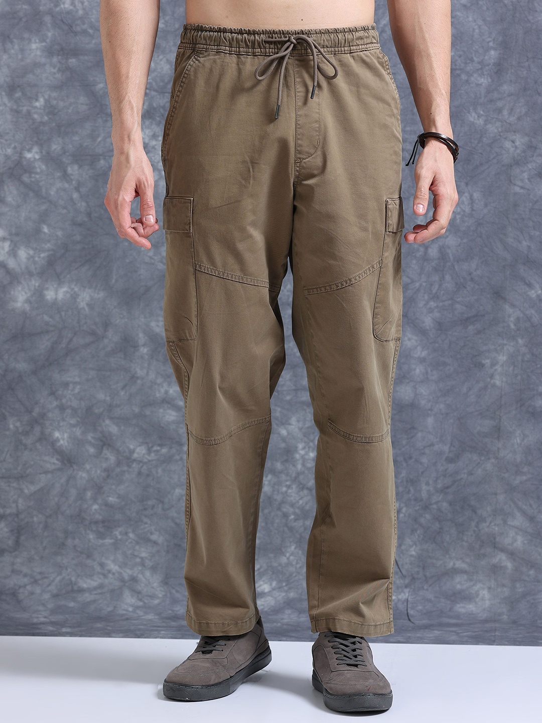 

The Roadster Lifestyle Co Cotton Relaxed-Fit Cargos Trousers, Brown