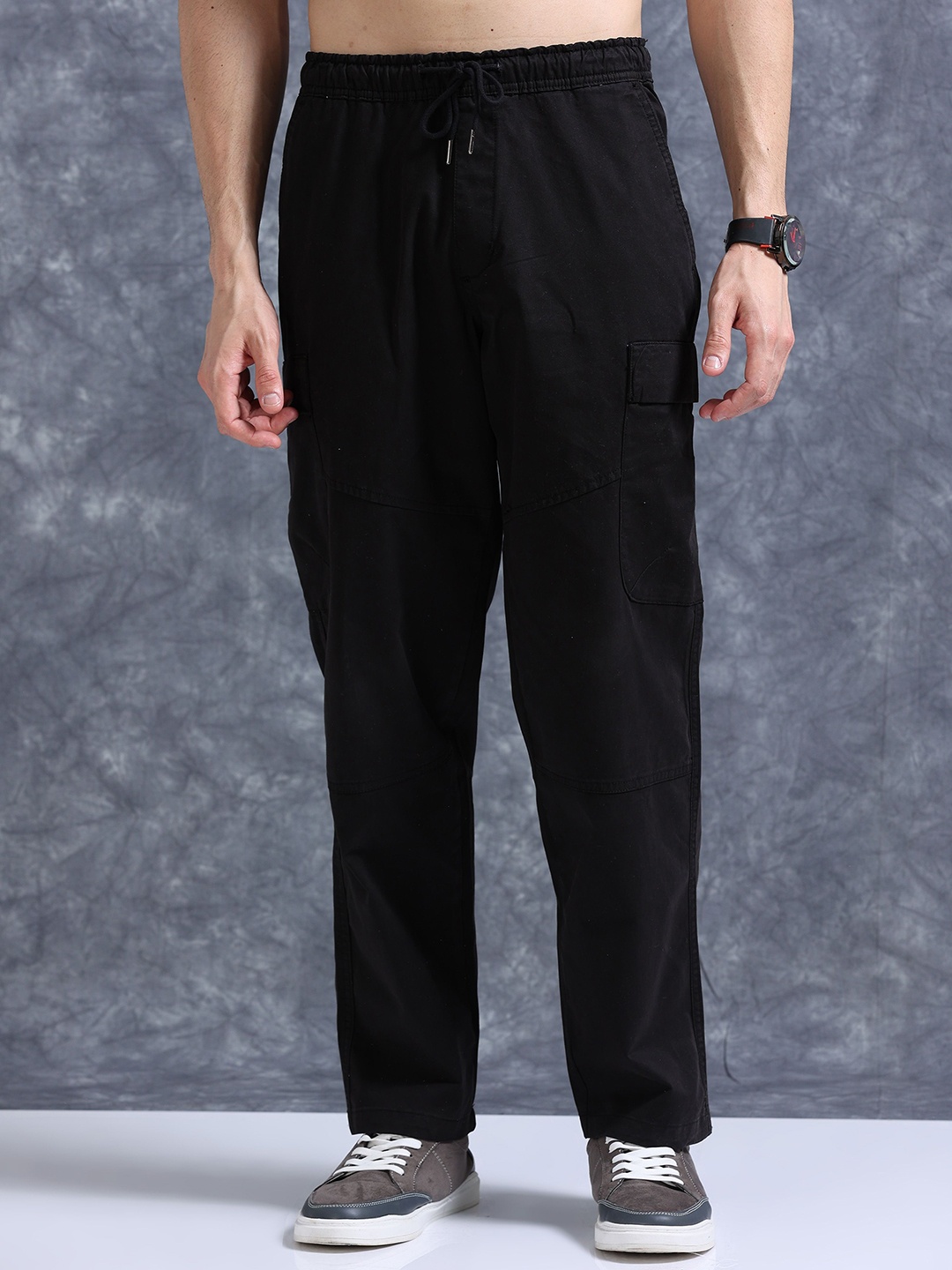 

The Roadster Lifestyle Co Cotton Relaxed-Fit Cargos Trousers, Black
