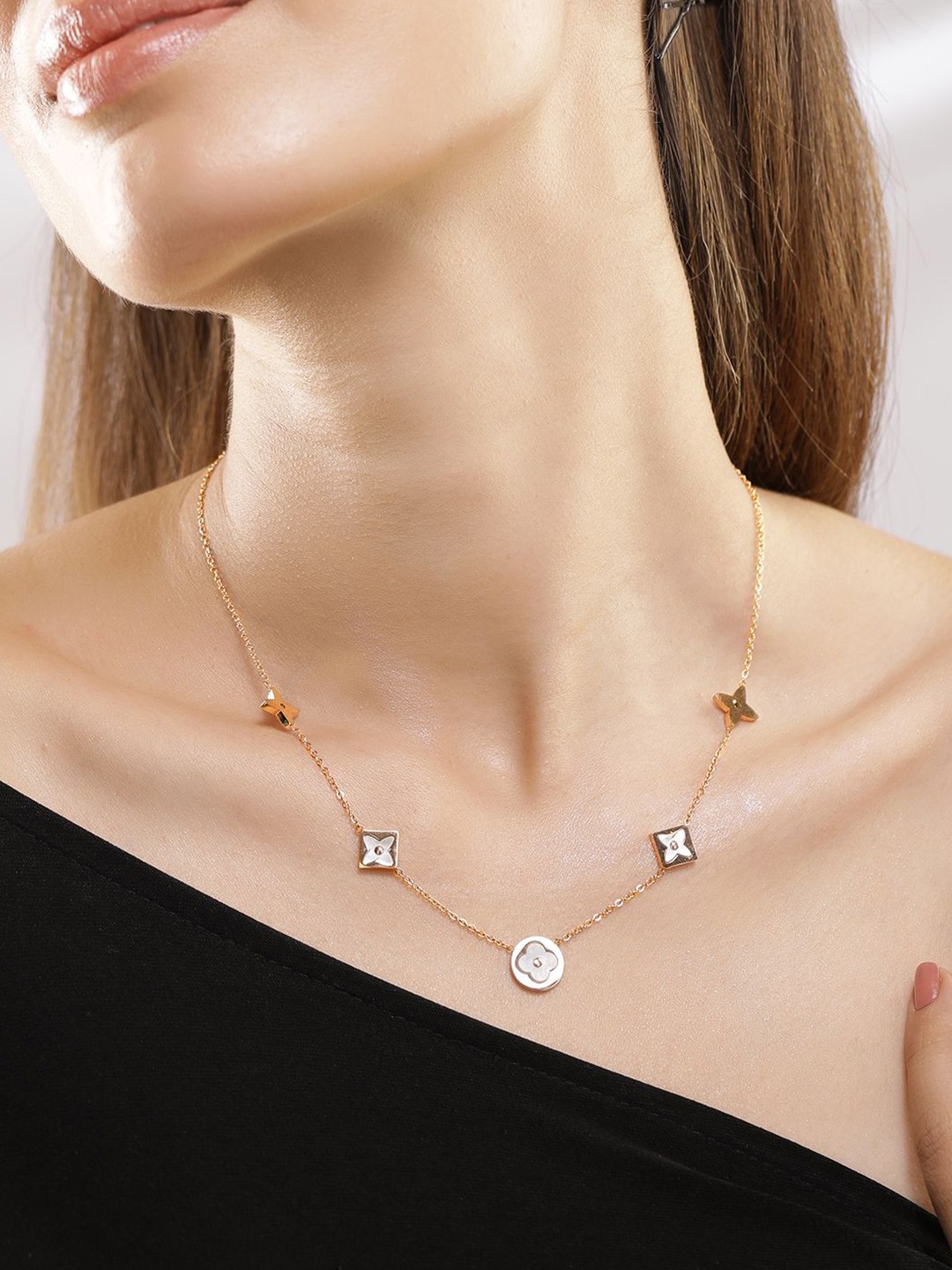 

Rubans Voguish Rose Gold-Plated Star Motif Chain