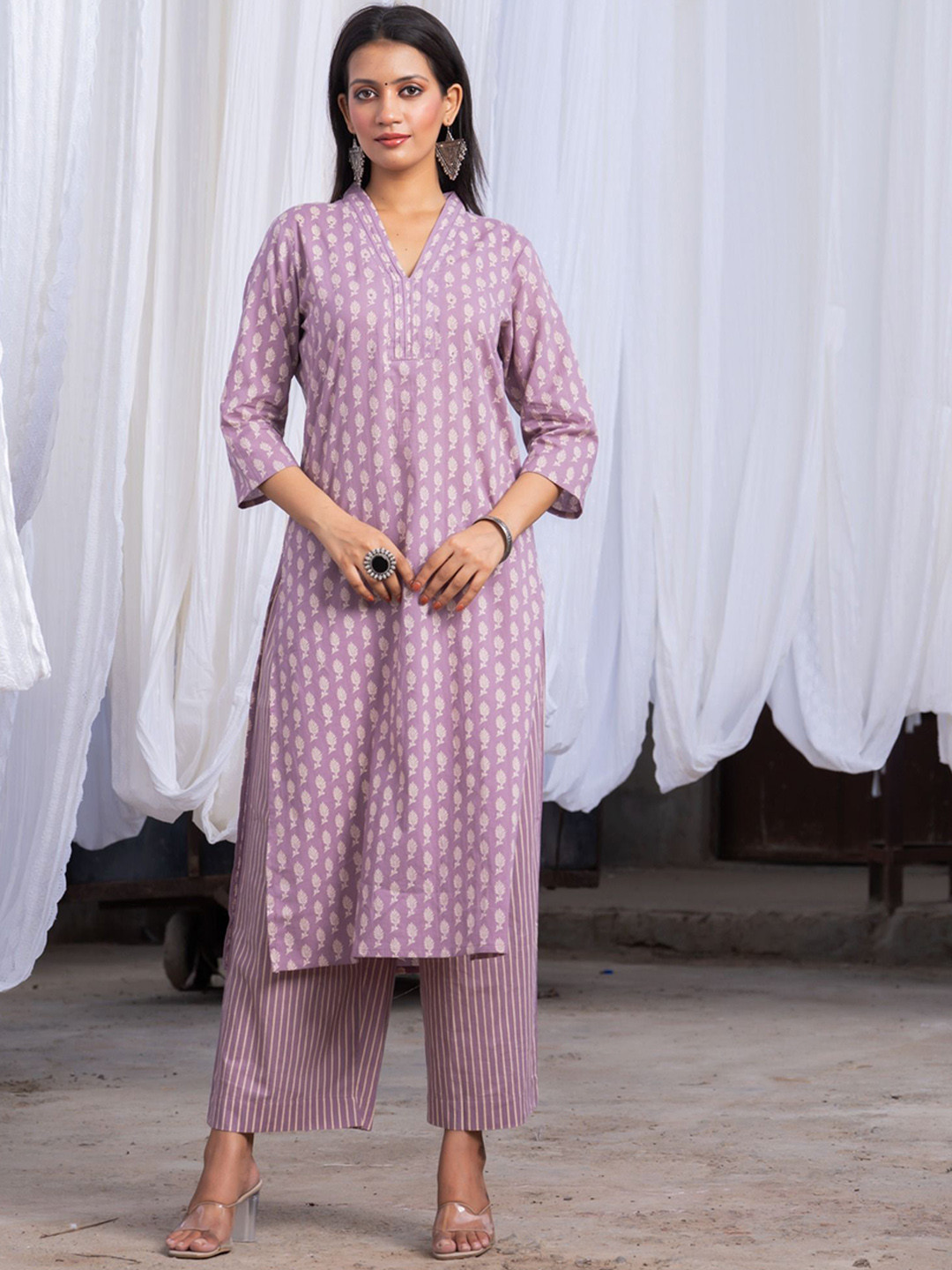 

INDYES Floral Printed Sequinned Pure Cotton Straight Kurta With Palazzo, Lavender