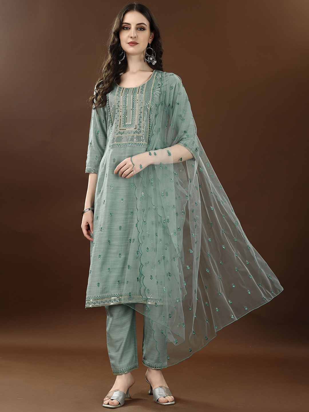 

Shopping Queen Ethnic Motifs Embroidered Regular Sequinned Straight Kurta Set, Green