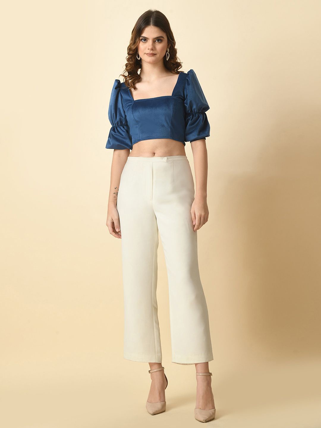 

Tushita Roll-Up Sleeves Velvet Crop Top, Blue