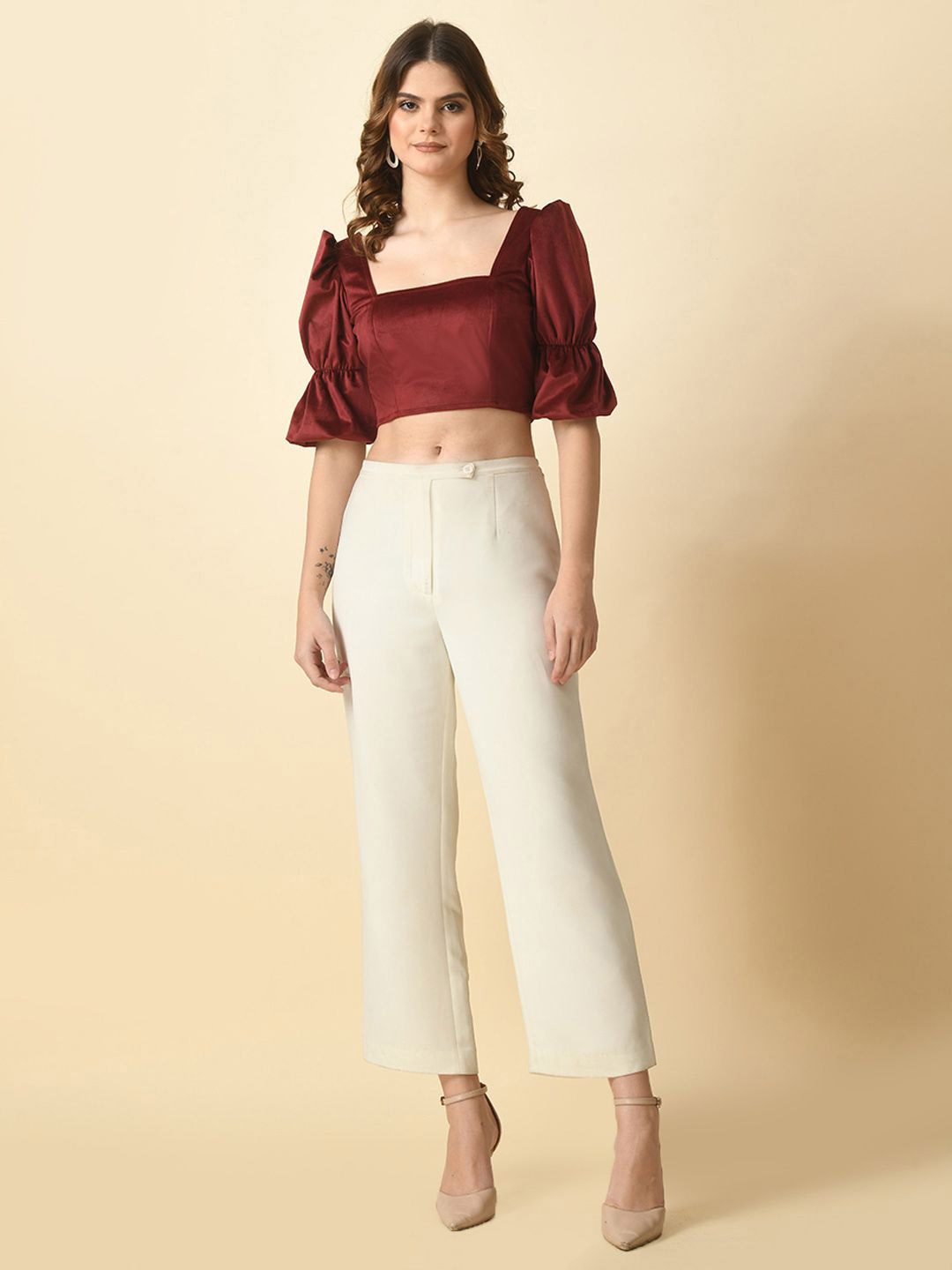 

Tushita Sweetheart Neck Puff Sleeve Velvet Crop Top, Maroon
