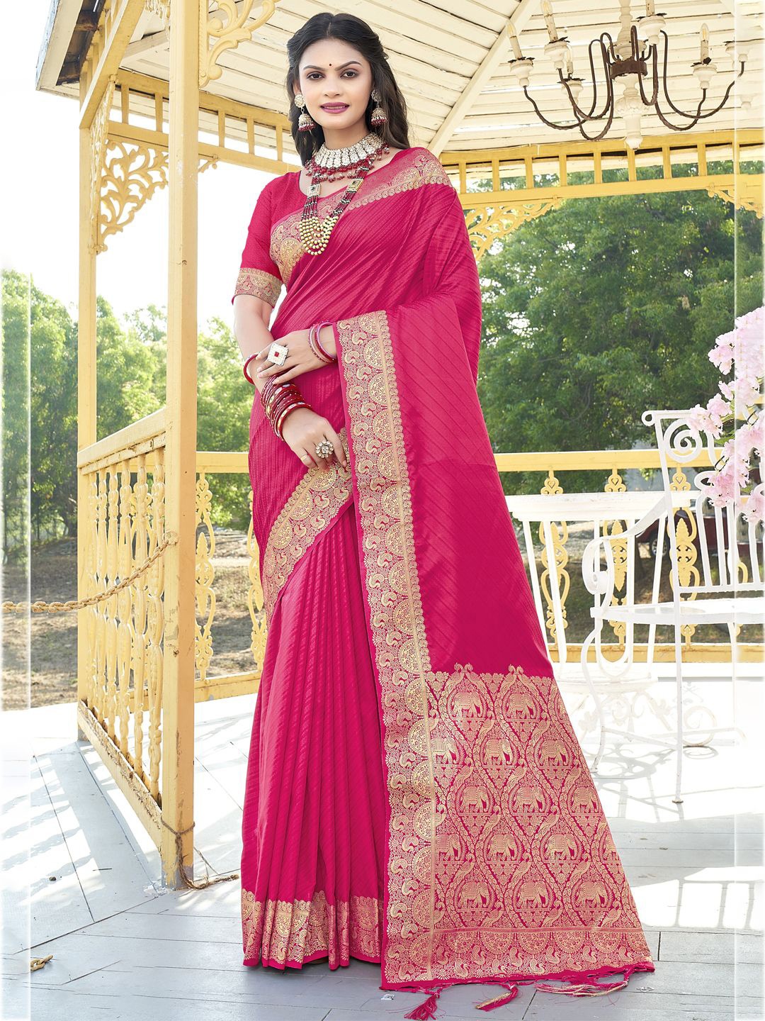 

SANGAM PRINTS Woven Design Tussar Saree, Pink