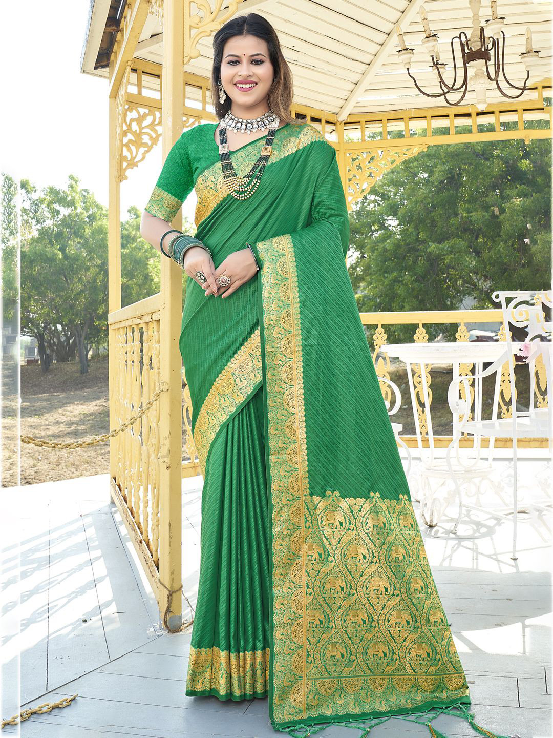 

SANGAM PRINTS Woven Design Zari Tussar Saree, Green