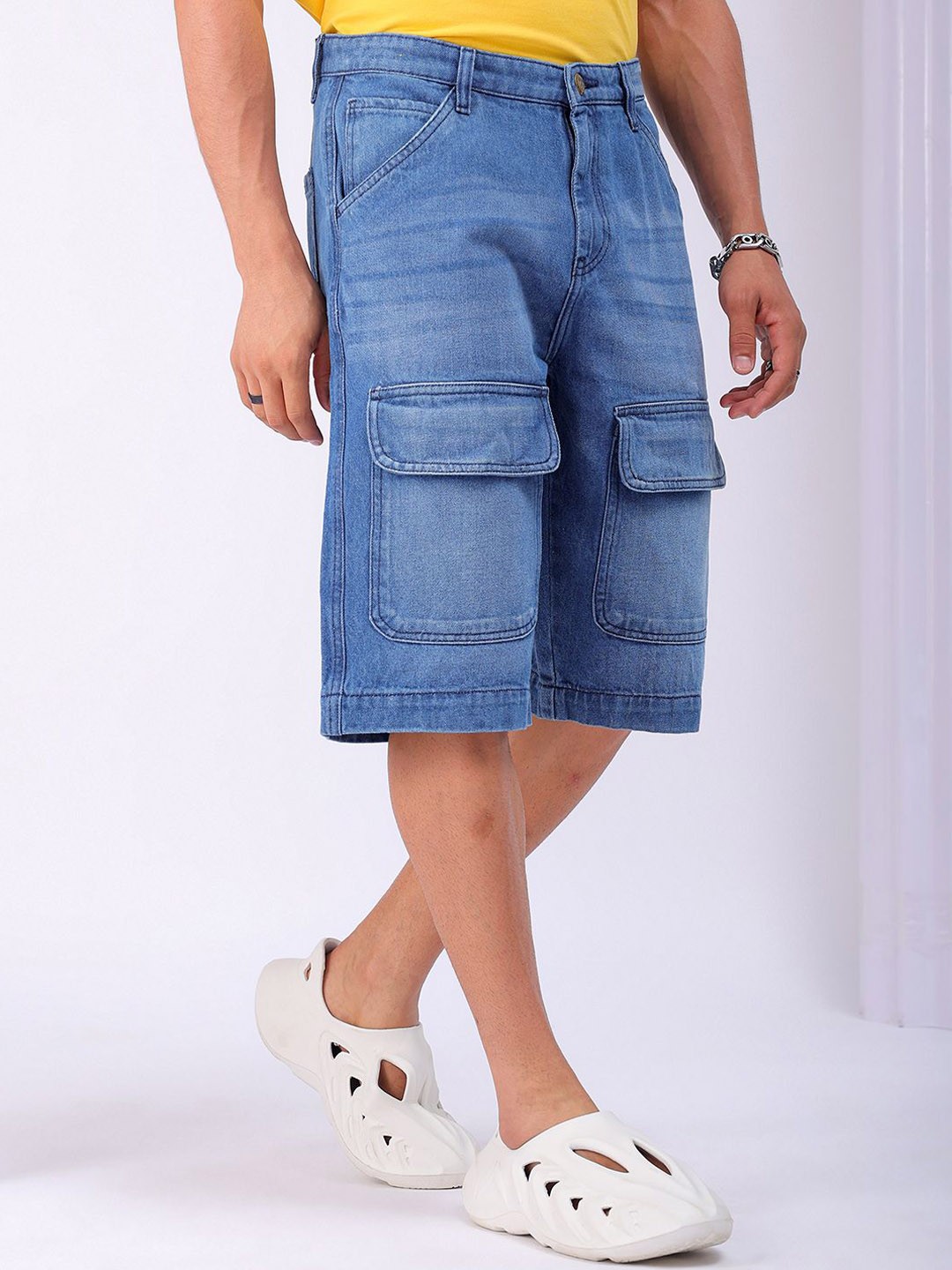 

The Indian Garage Co Men Washed Relaxed Fit Cotton Denim Cargo Shorts, Blue
