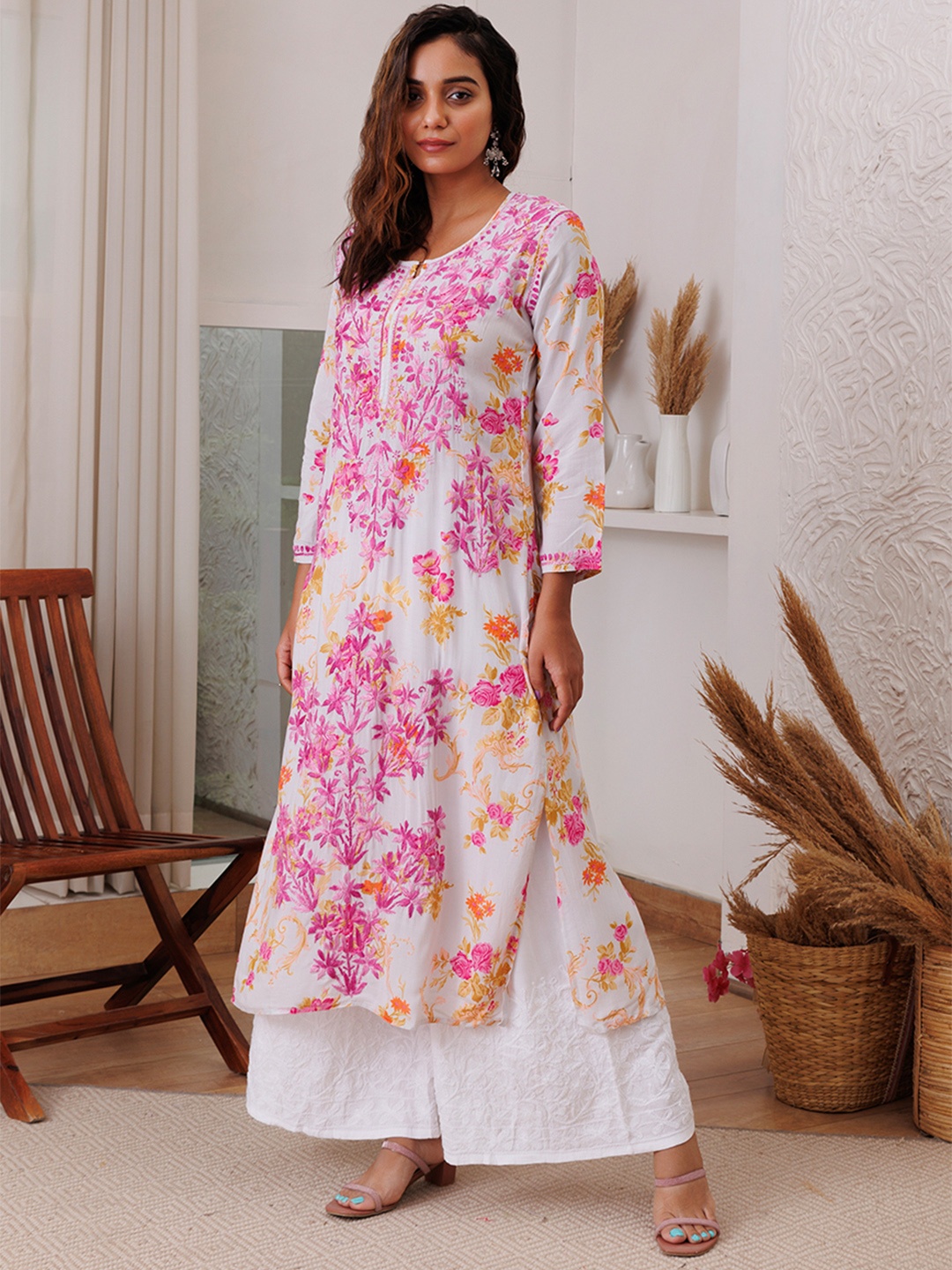 

Rangreza Ethnic Round Neck Floral Printed Thread Work Straight Kurta, Pink