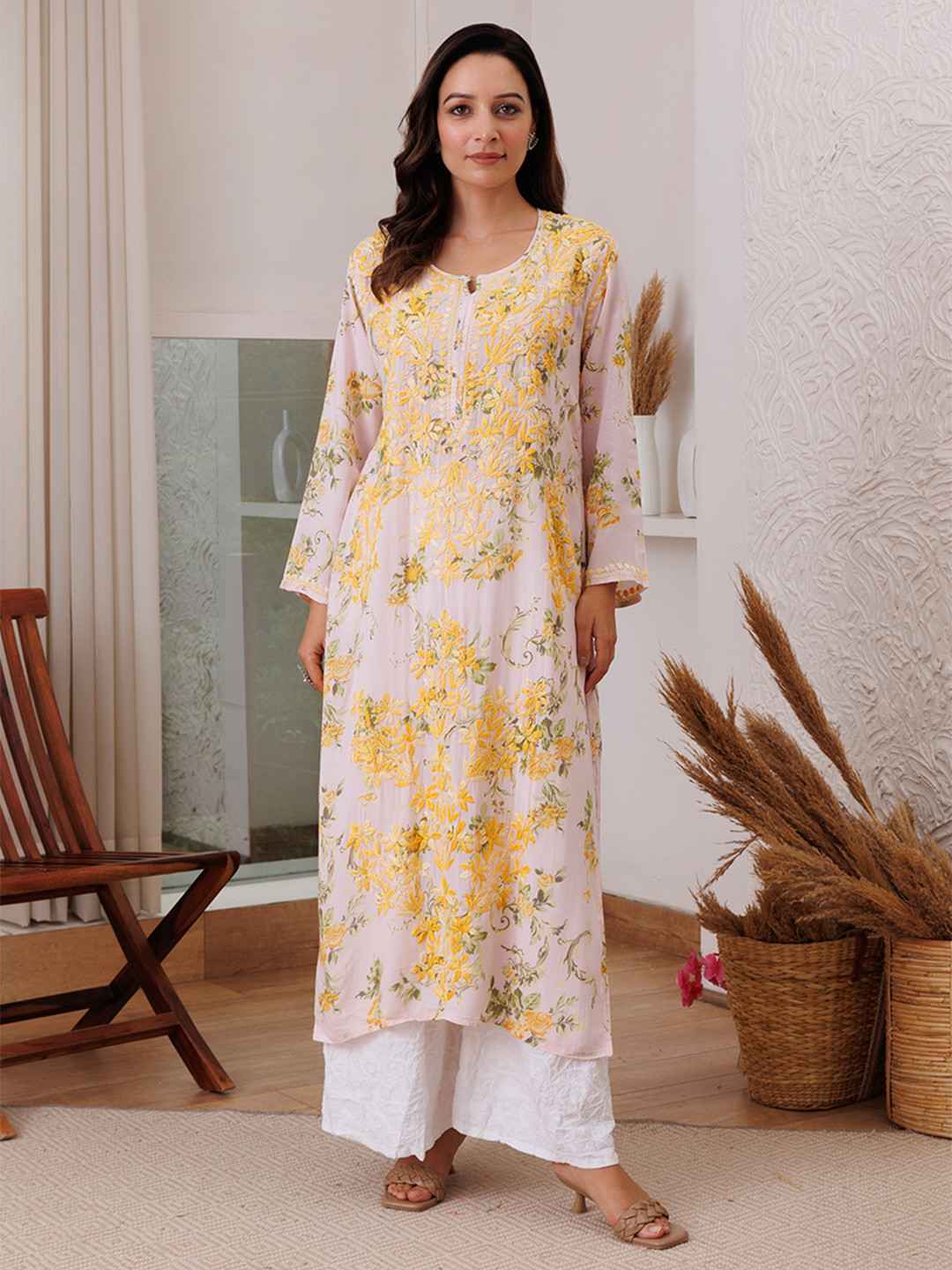 

Rangreza Ethnic Floral Embroidered Chikankari Keyhole Neck Straight Kurta, Yellow
