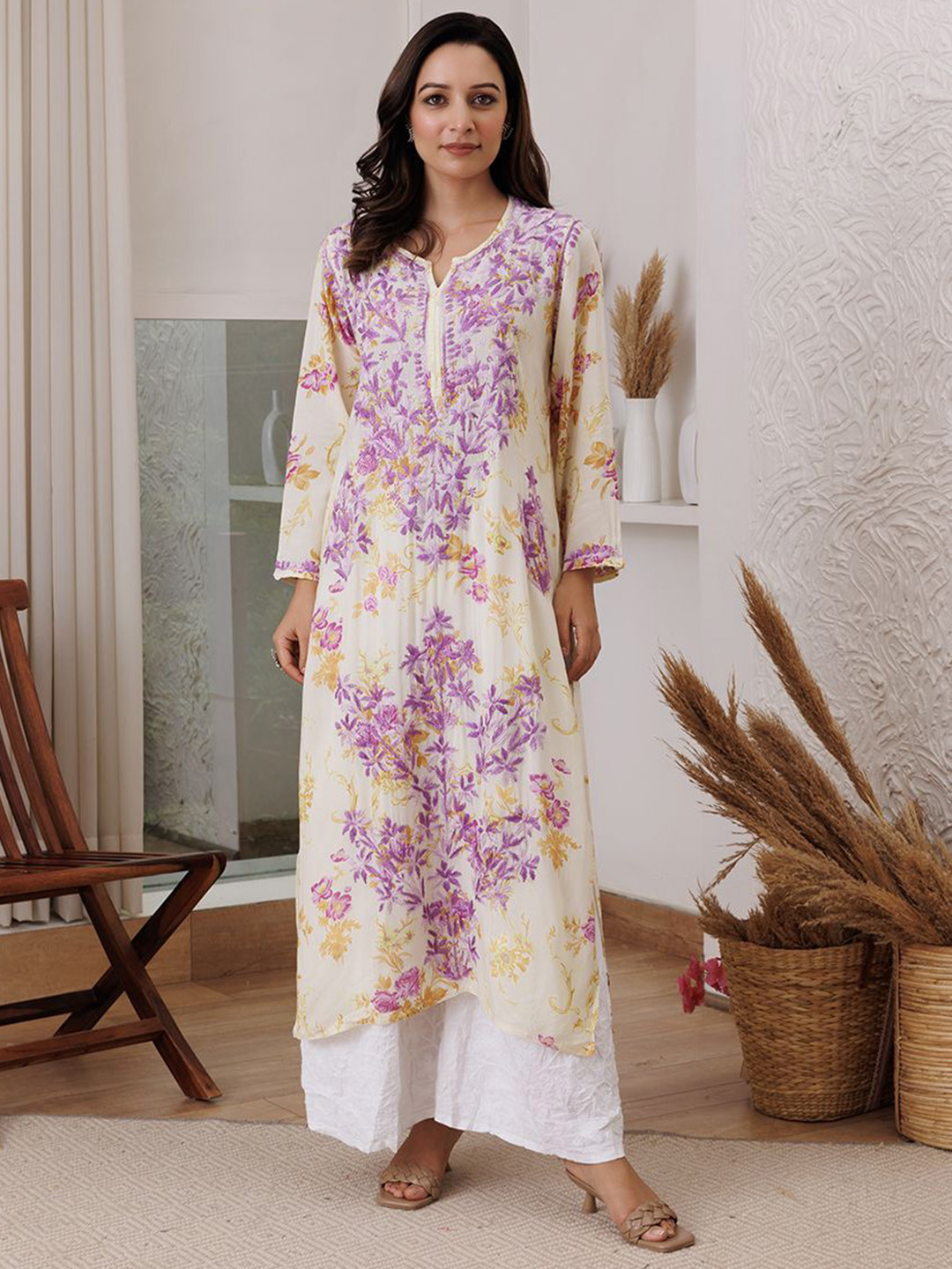 

Rangreza Ethnic Floral Printed Thread Work Straight Kurta, Purple