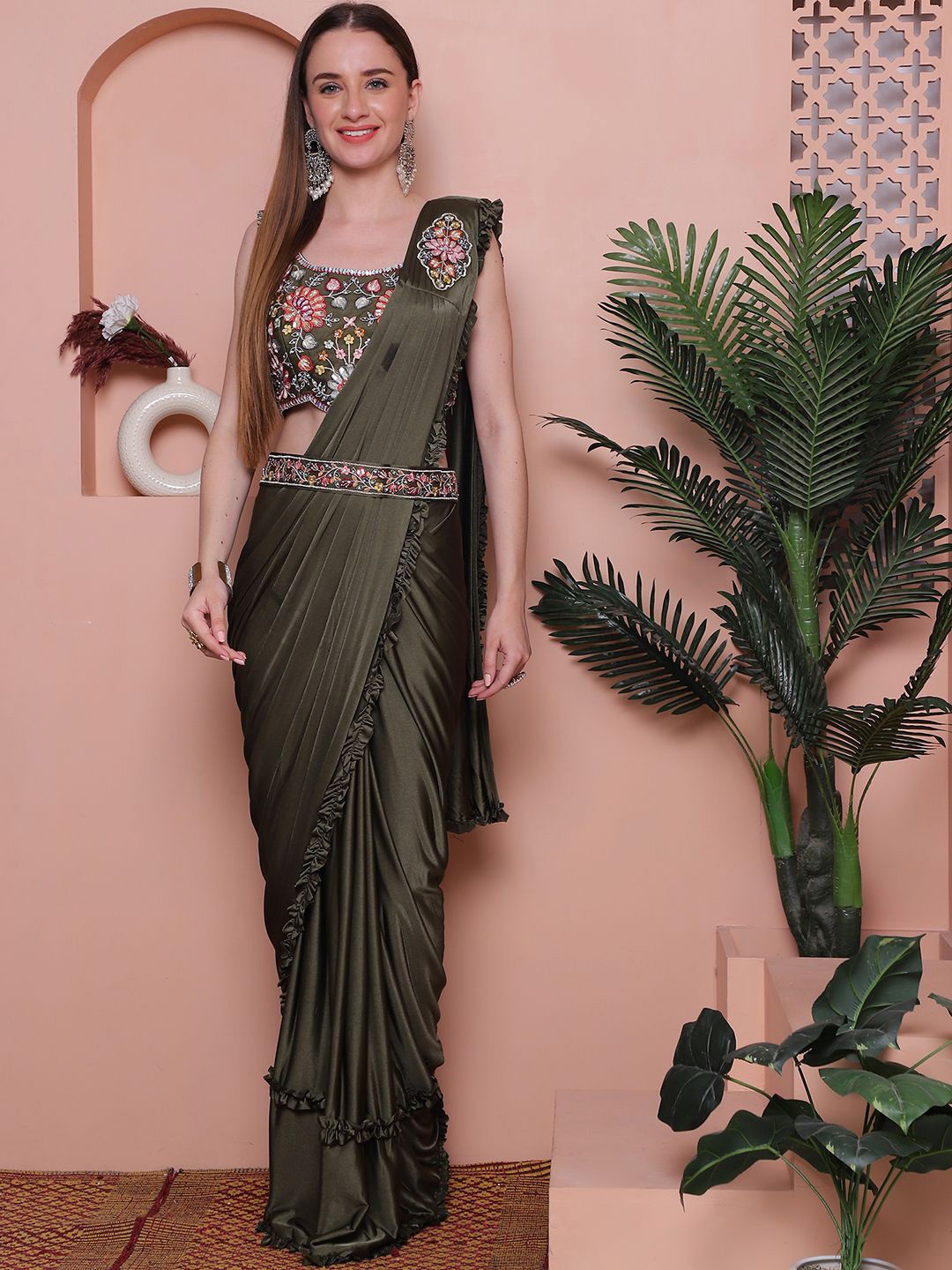 

Mitera Ready to Wear Solid Saree, Green