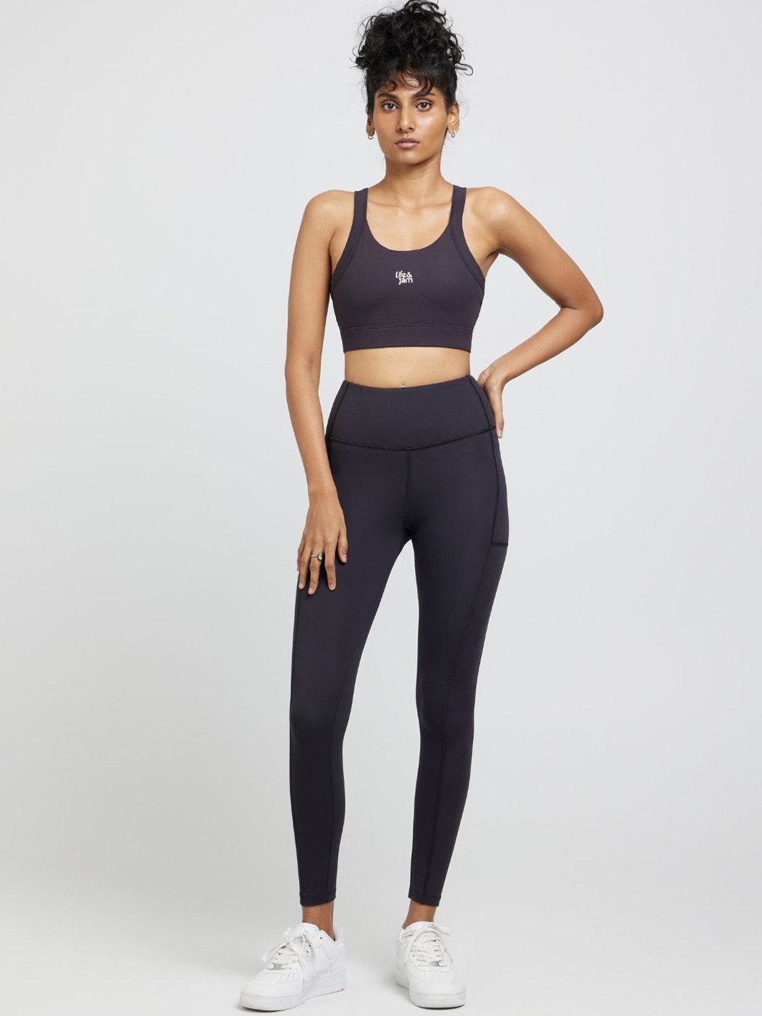 

LIFE & JAM Shoulder Straps Sleeveless Sports Bra With Tights, Black