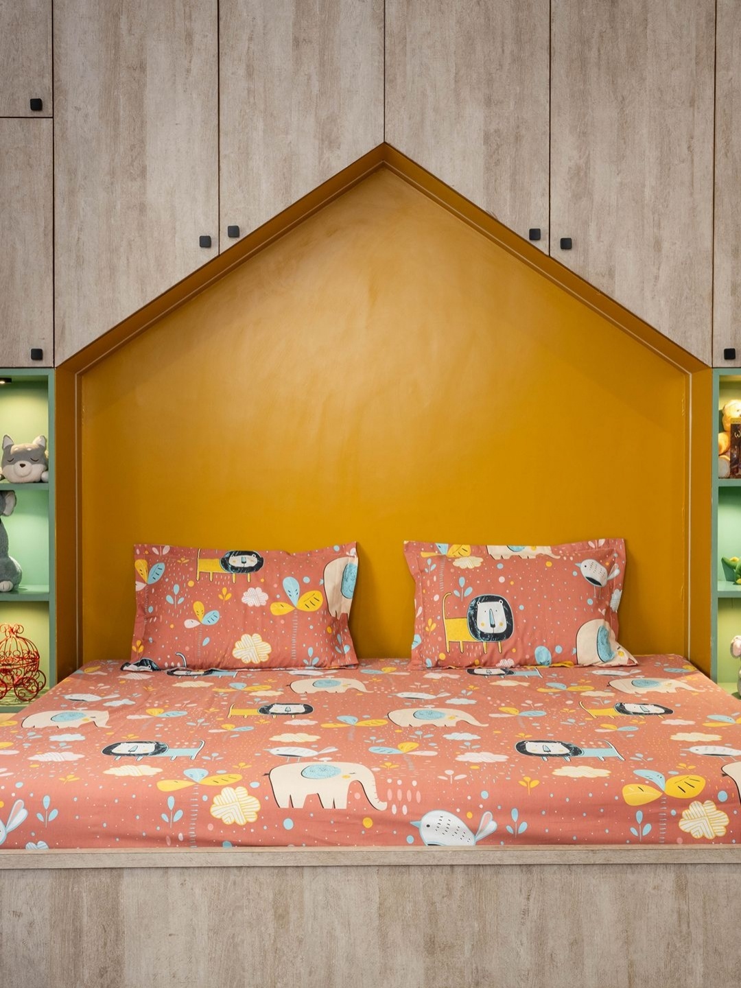 

URBAN SPACE Orange Cartoon Characters 200 TC Cotton Single Bedsheet & 1 Pillow Cover