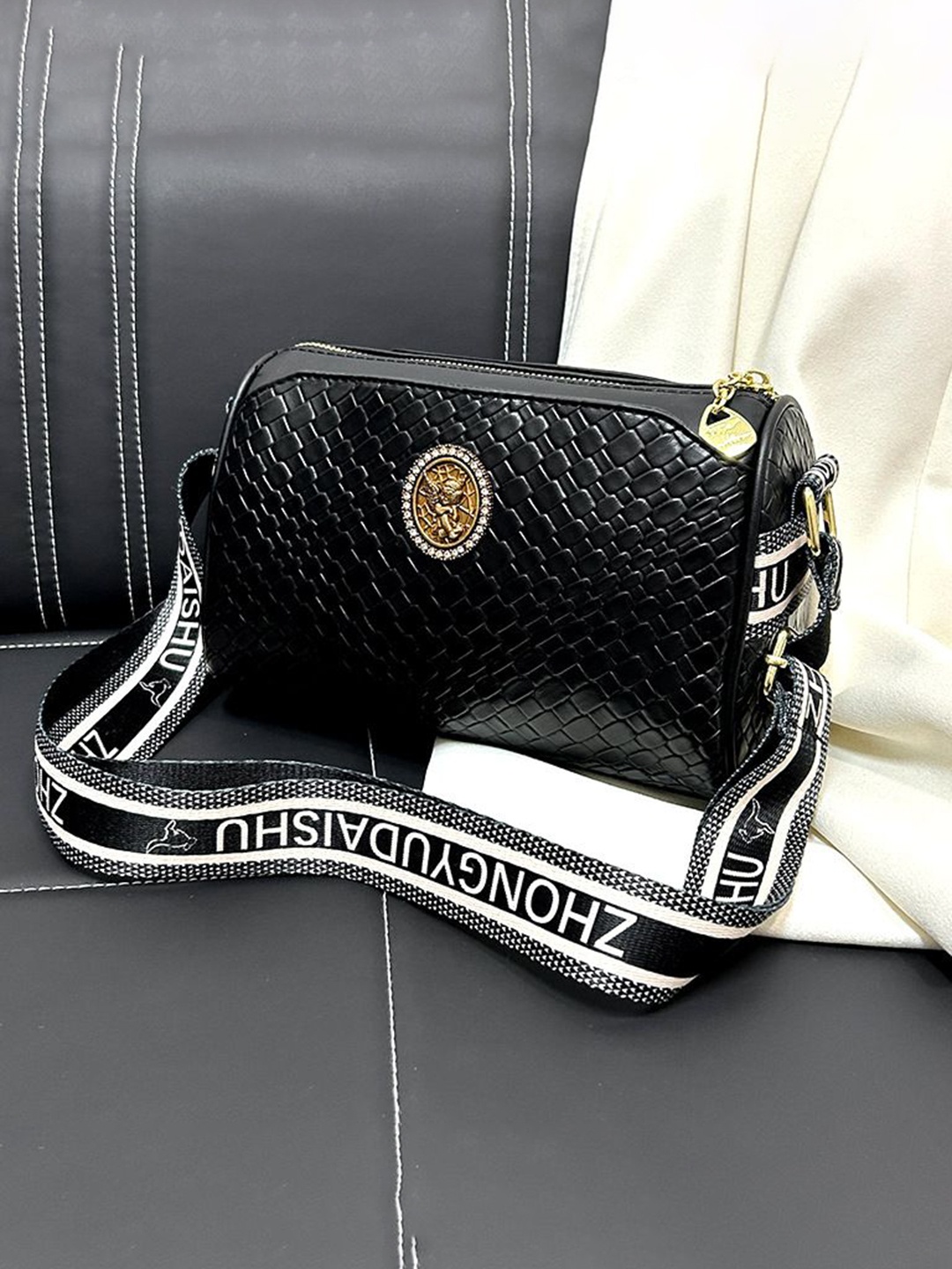 

Diva Dale Women PU Structured Handheld Bag with Applique, Black