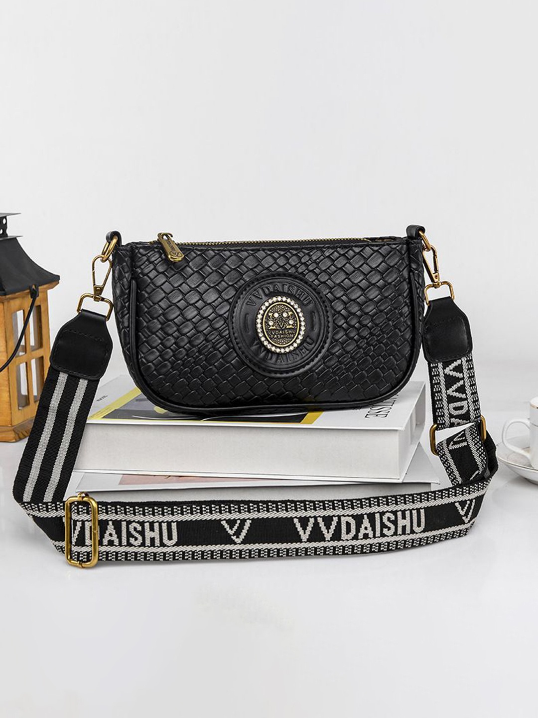 

Diva Dale Women Textured Structured Sling Bag with Quilted, Black