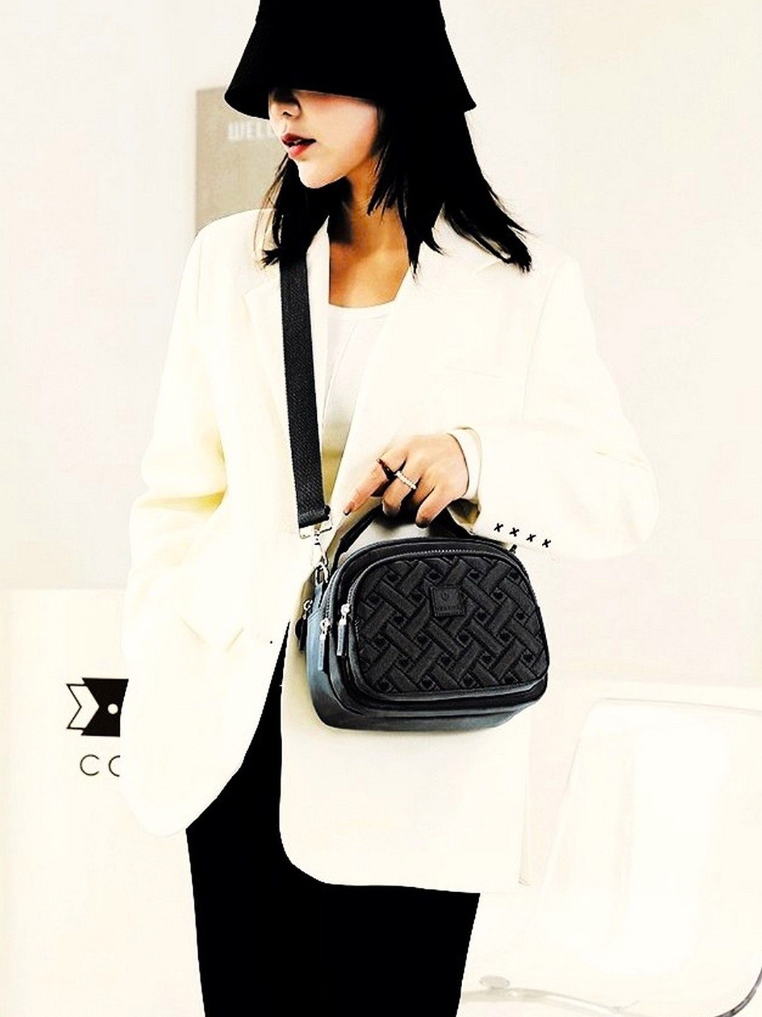 

Diva Dale Women Textured Structured Sling Bag with Quilted, Black