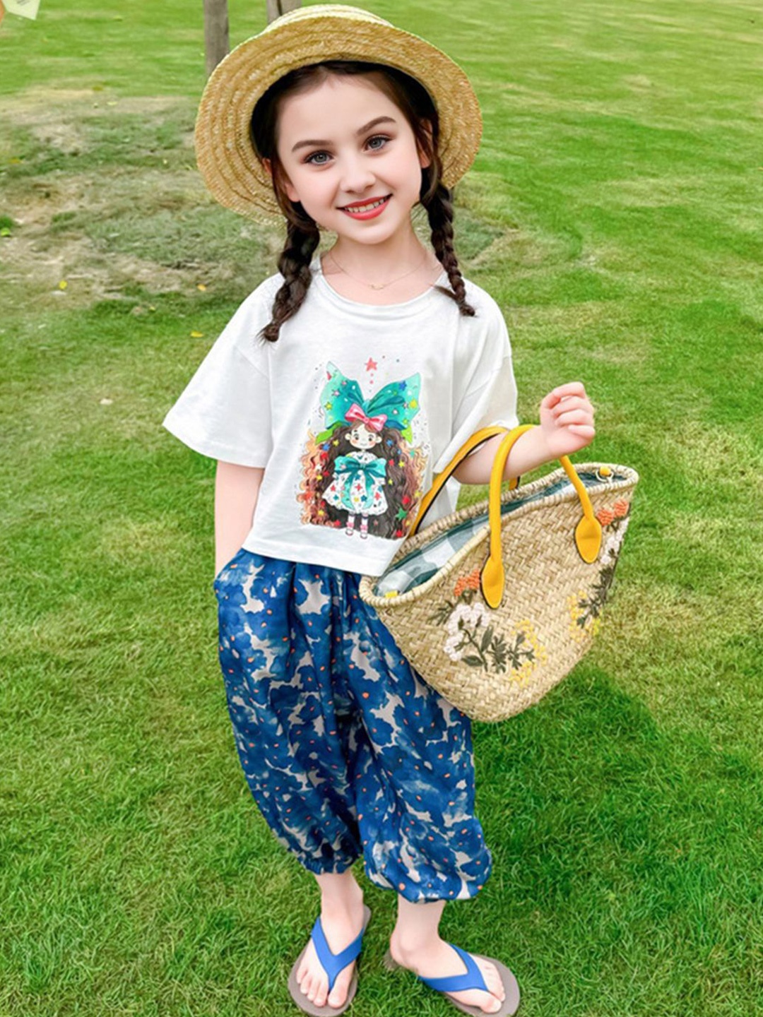 

INCLUD Girls Printed Round Neck T-shirt With Trousers, Blue
