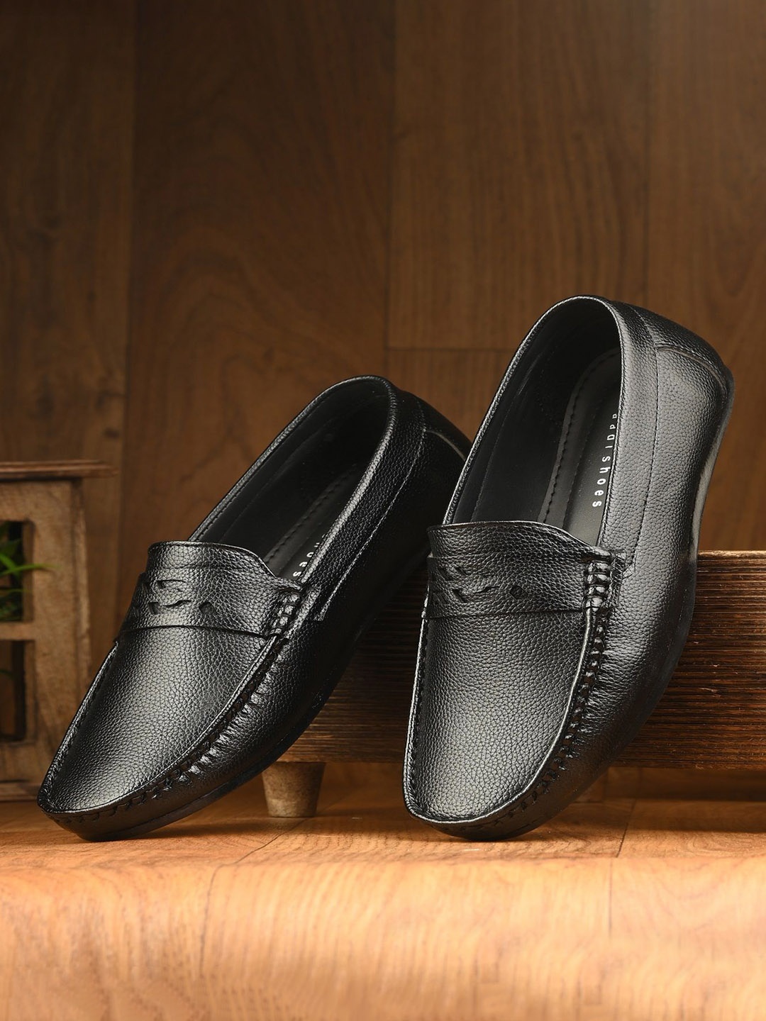 

aadi Men Round Toe Comfort Insole Lightweight Loafers, Black