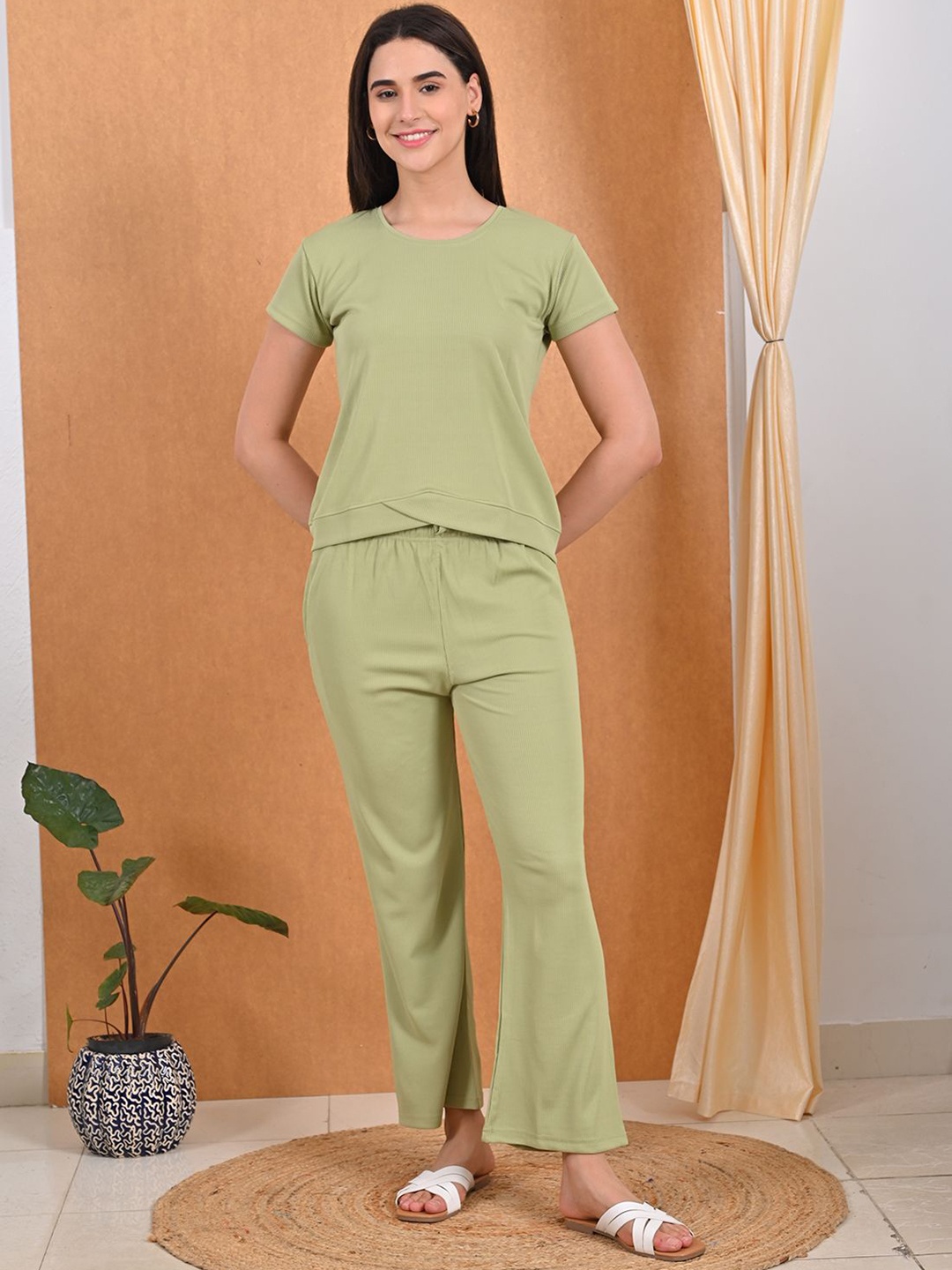 

GOLDSTROMS Round Neck T-Shirt & Pyjamas, Green