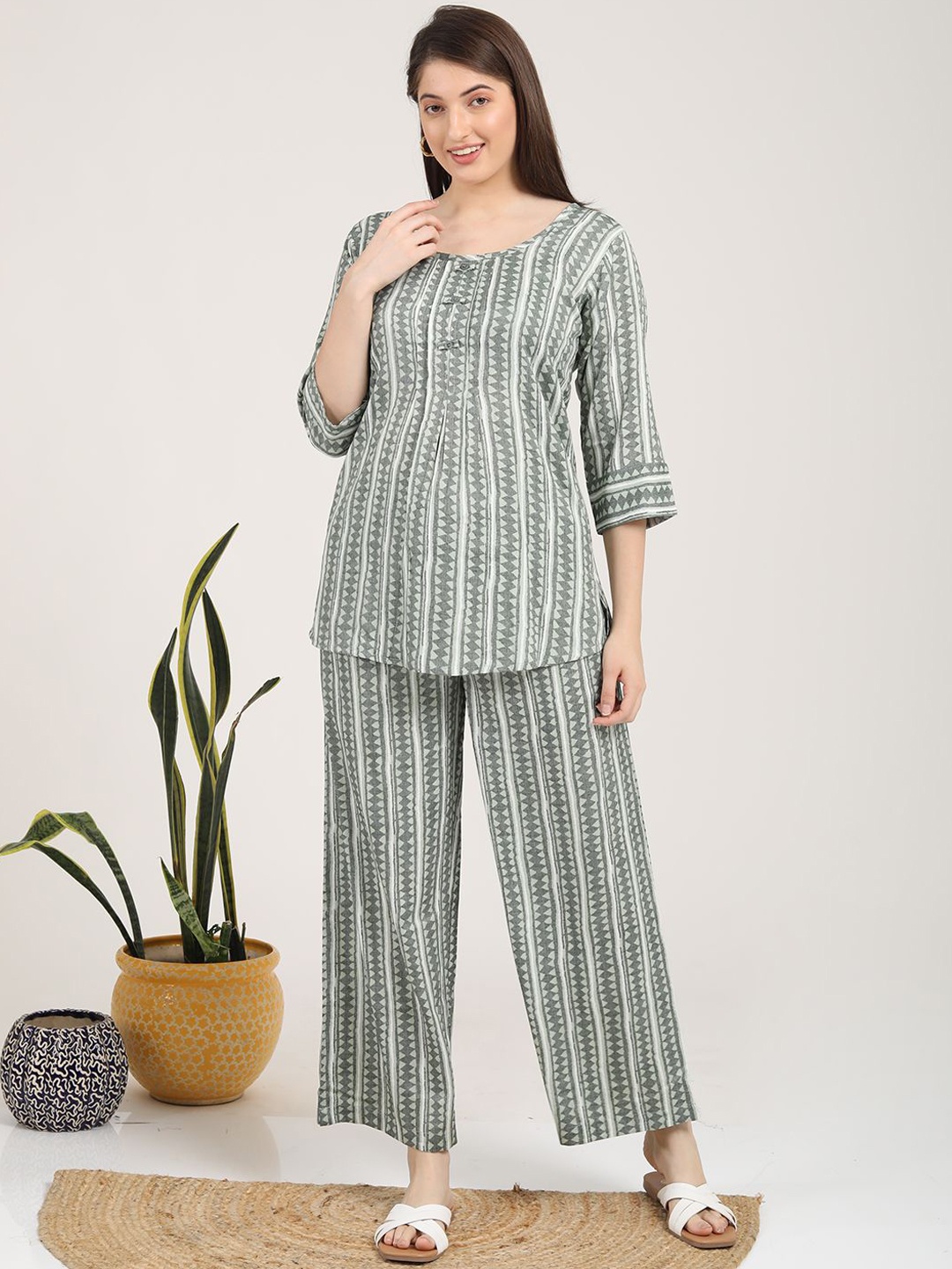 

GOLDSTROMS Printed Round Neck Top With Trousers, Grey