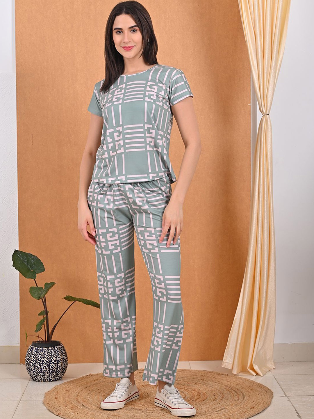 

GOLDSTROMS Geometric Printed Round Neck Short Sleeves Night suit, Green